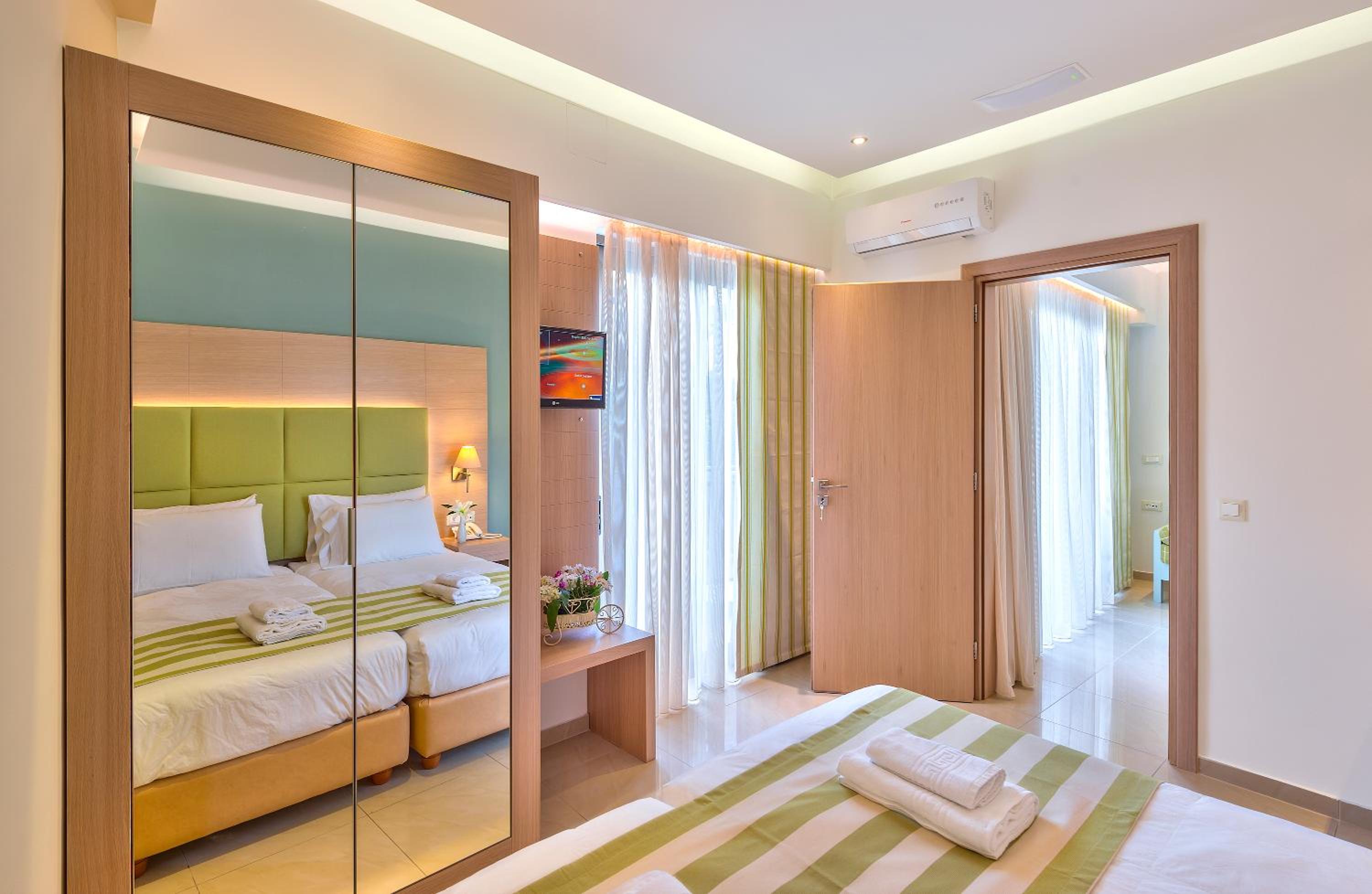 One-Bedroom Apartment (2-4 Adults) - Photo 6