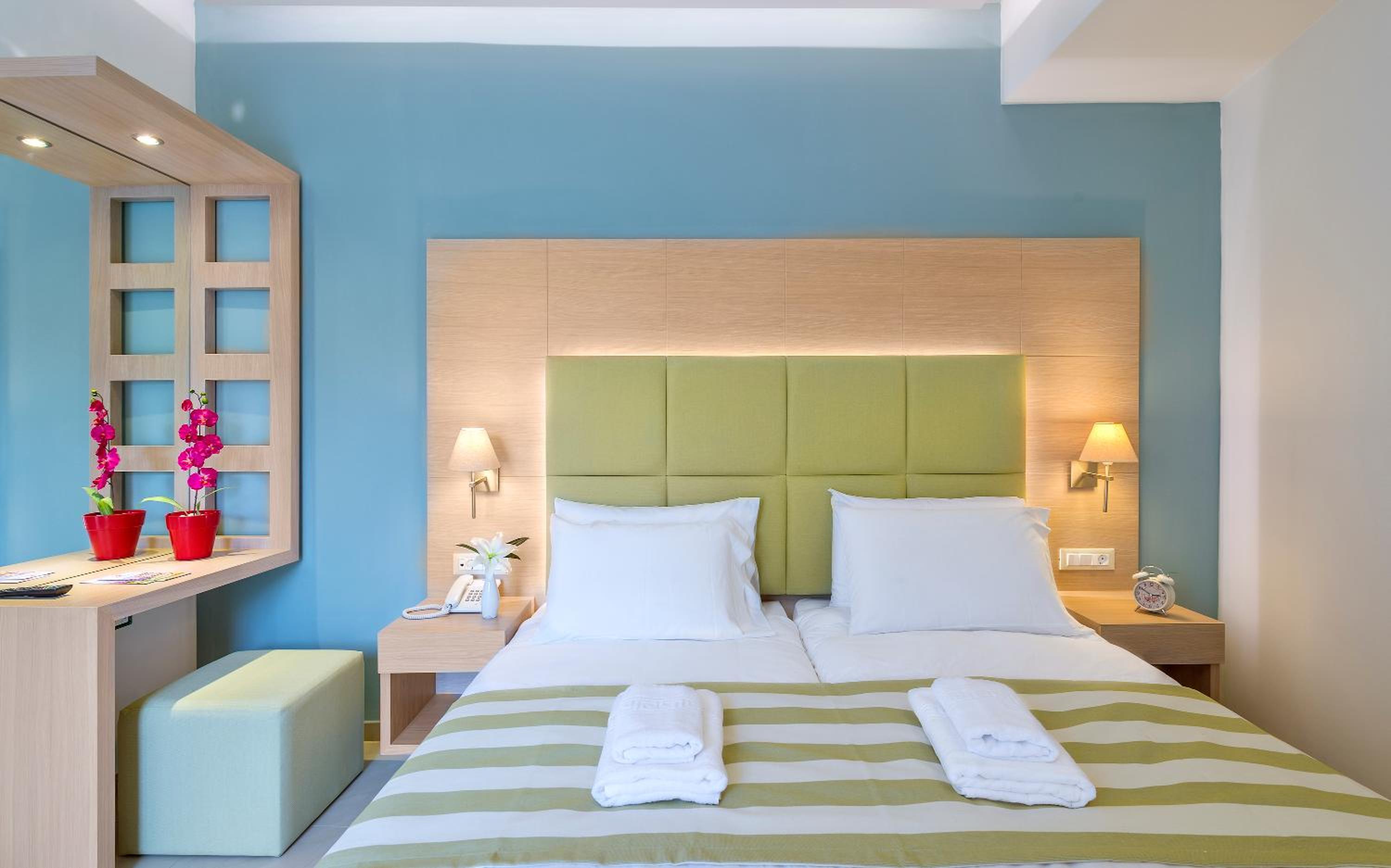 One-Bedroom Apartment (2-4 Adults) - Photo 5