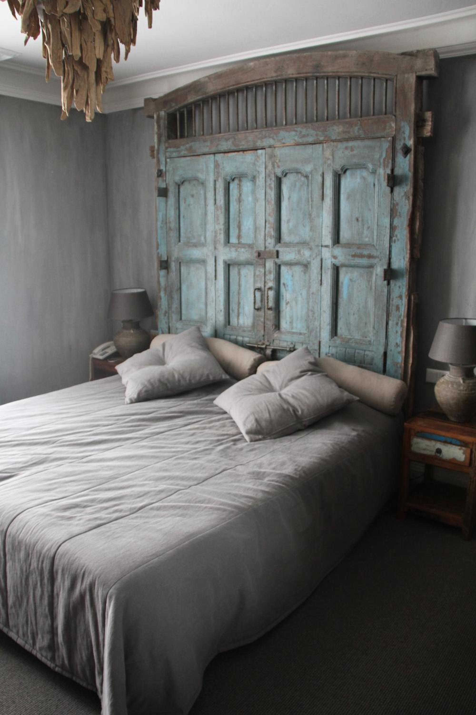 Luxury City Room - Photo 13