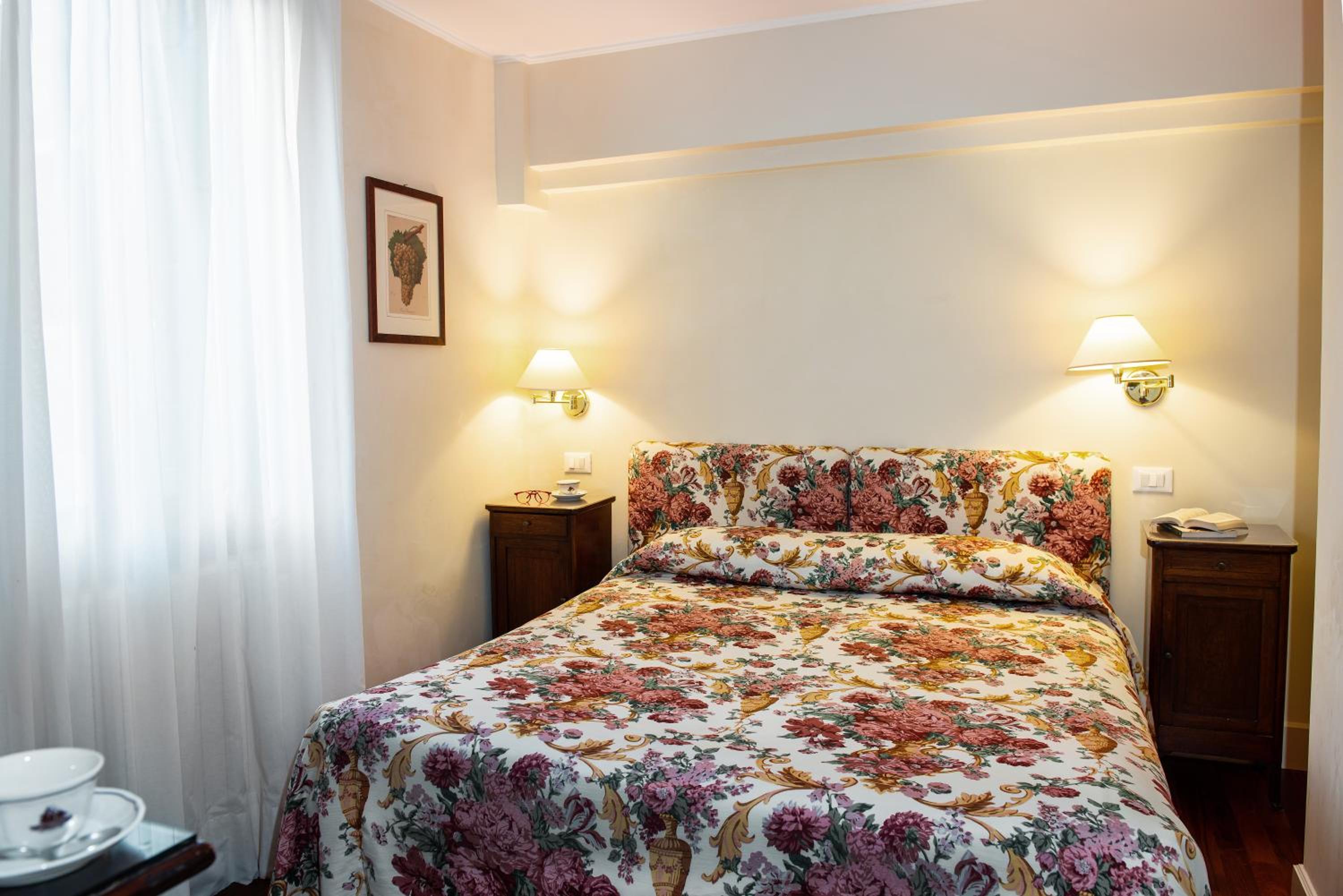 Superior Double or Twin Room with Terrace thumbnail 6