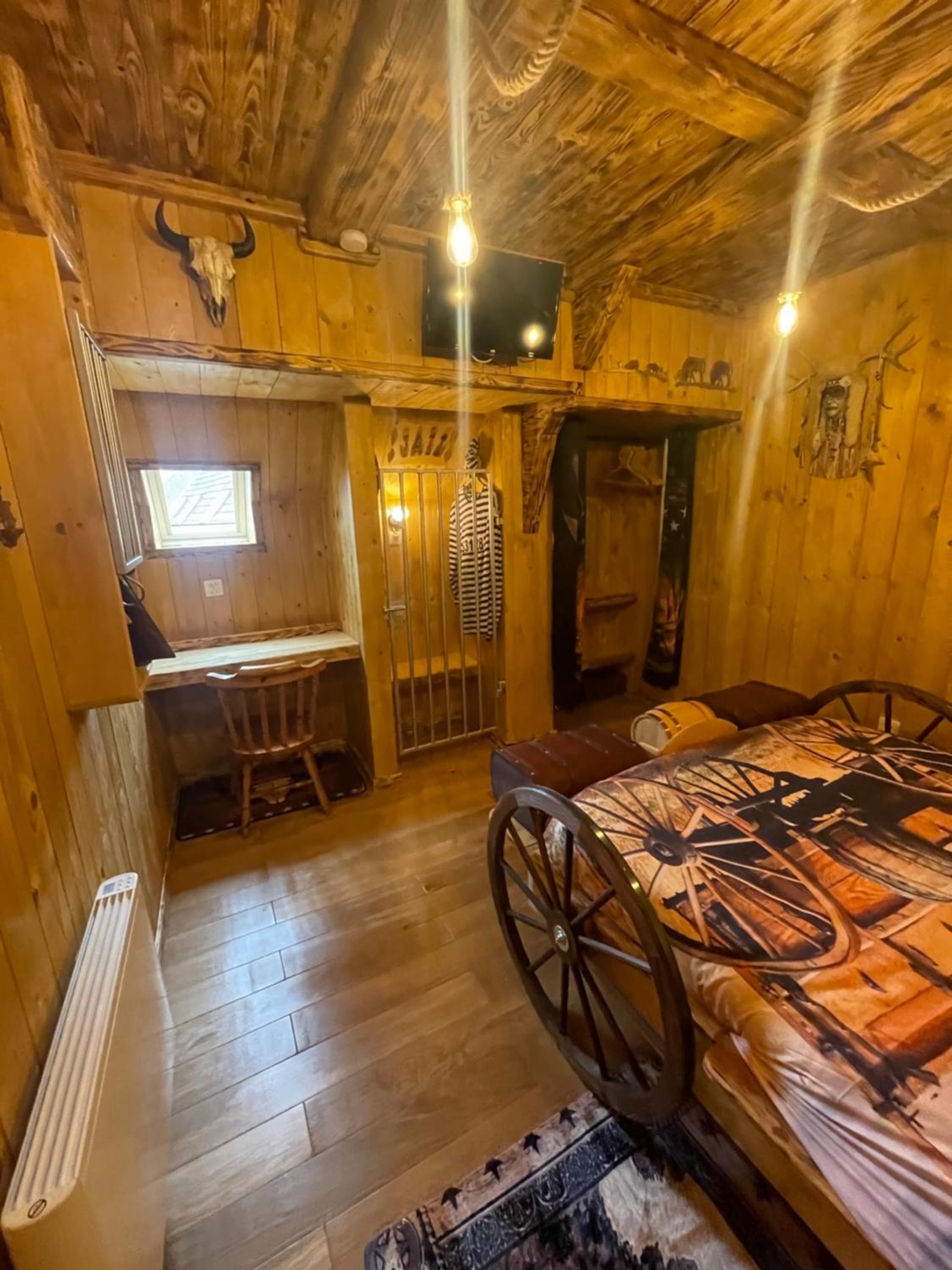 One-Bedroom Apartment - Photo 2