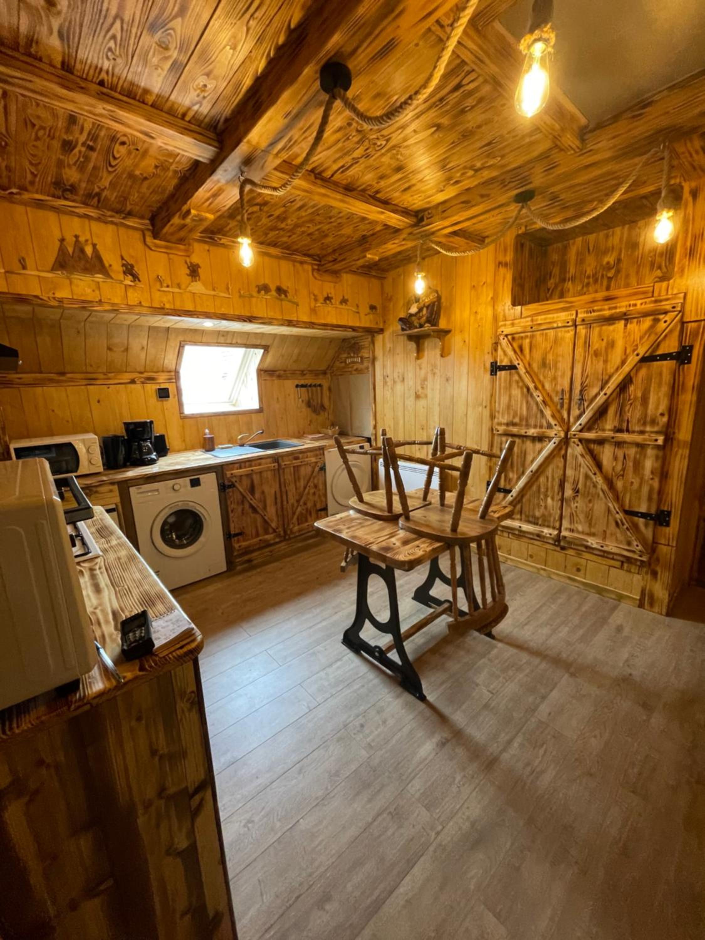 One-Bedroom Apartment - Photo 1