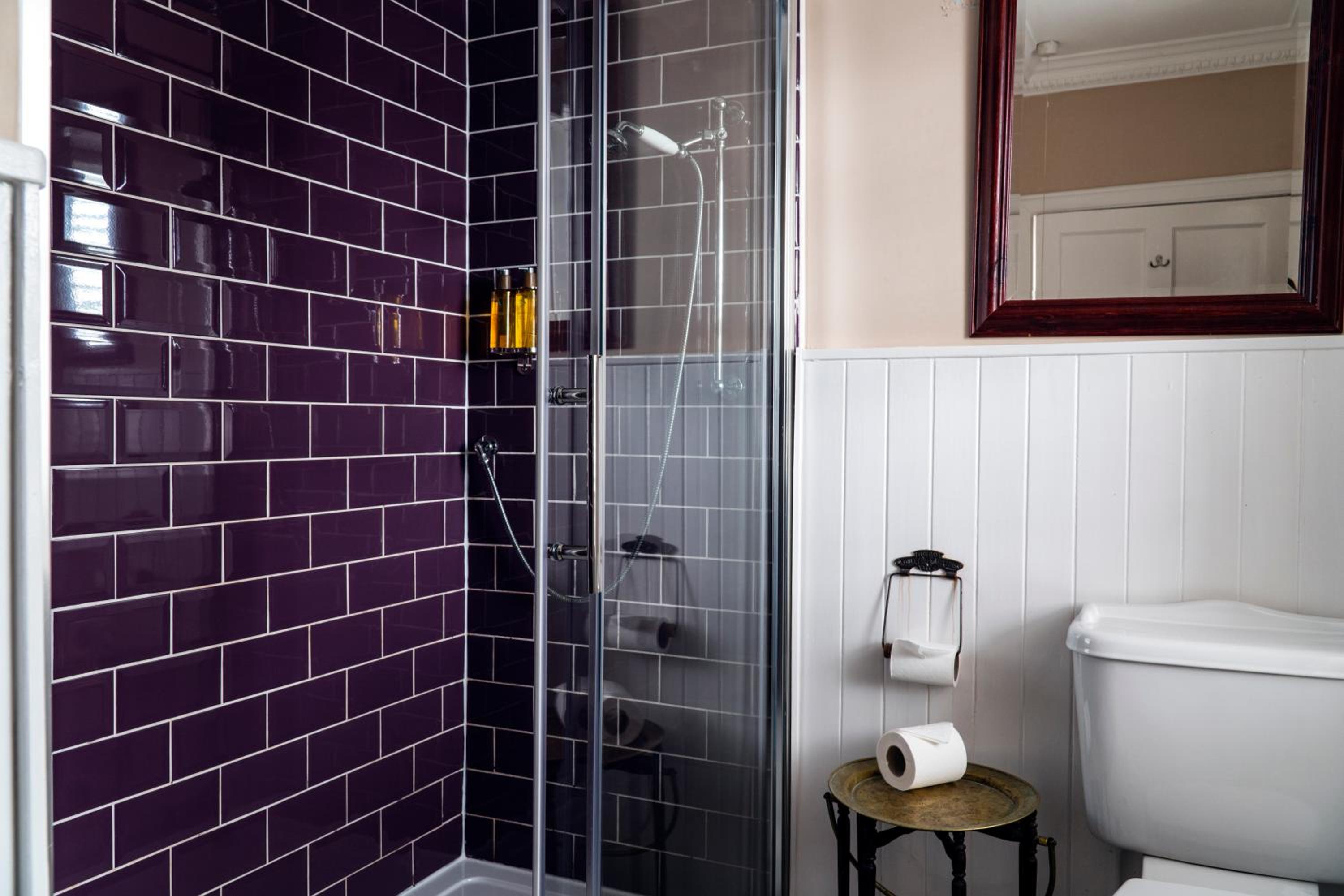 Deluxe King Room - Photo 11