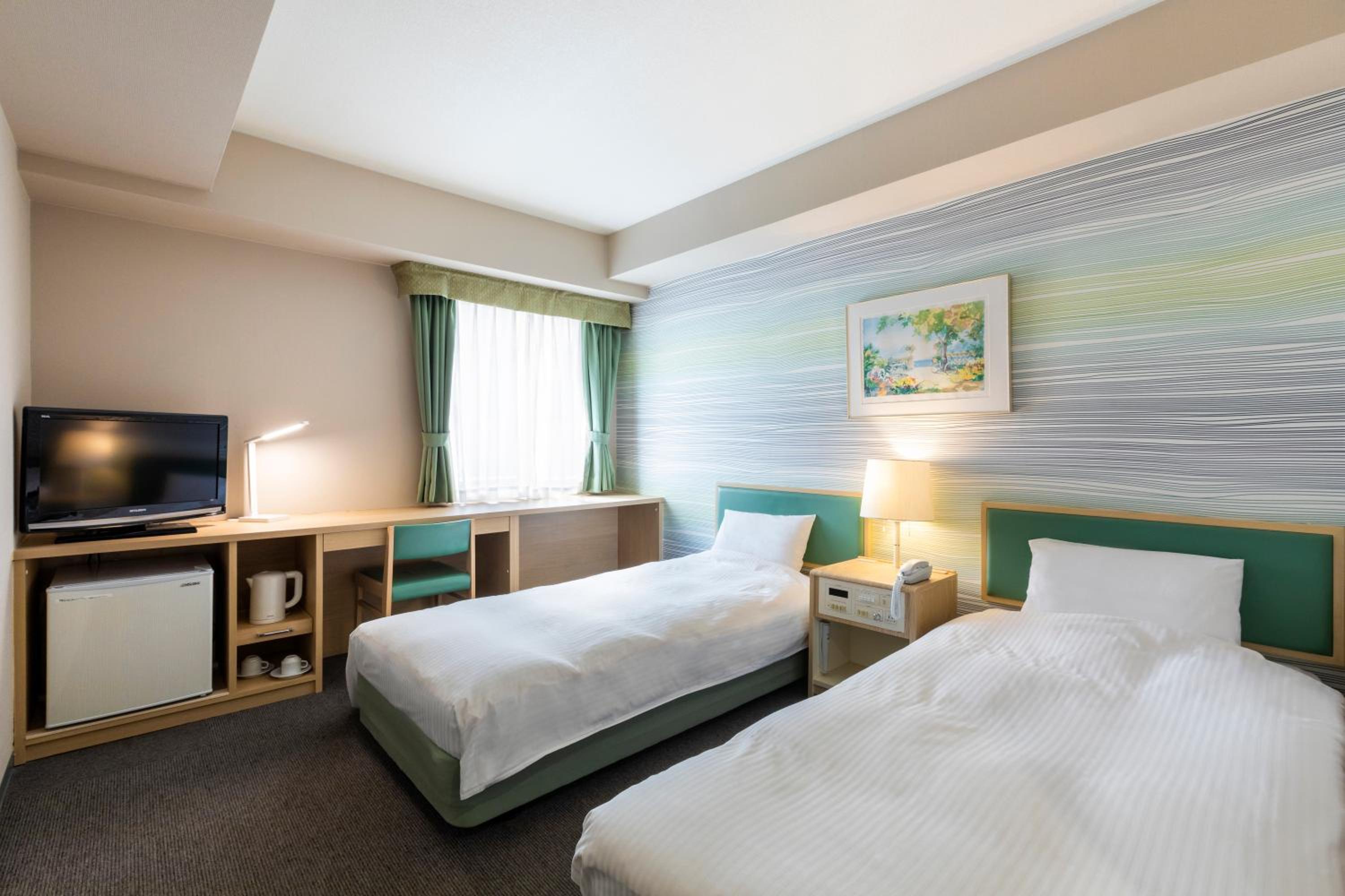 Twin Room - Non-Smoking - Photo 2
