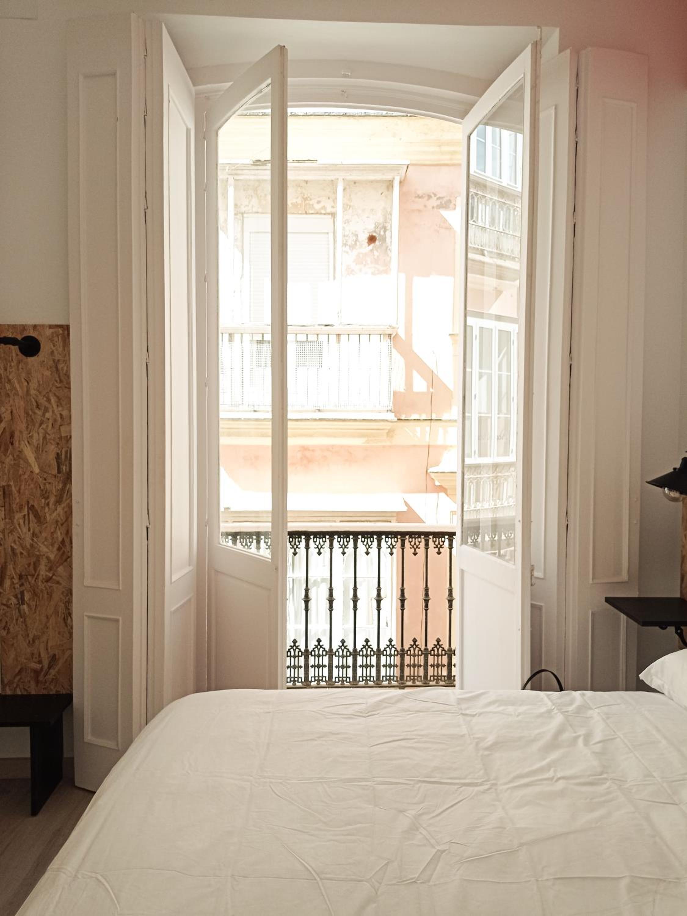 Deluxe Double or Twin Room with Balcony - Photo 2
