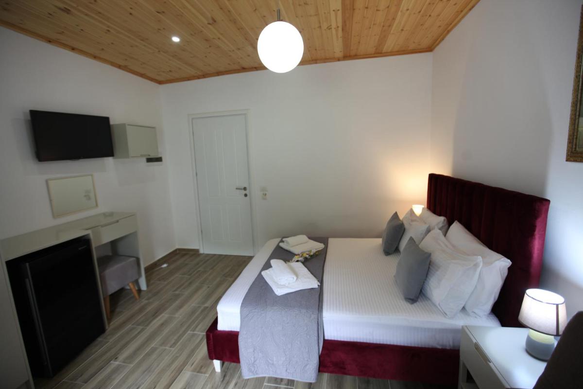Triple Room with Mountain View
