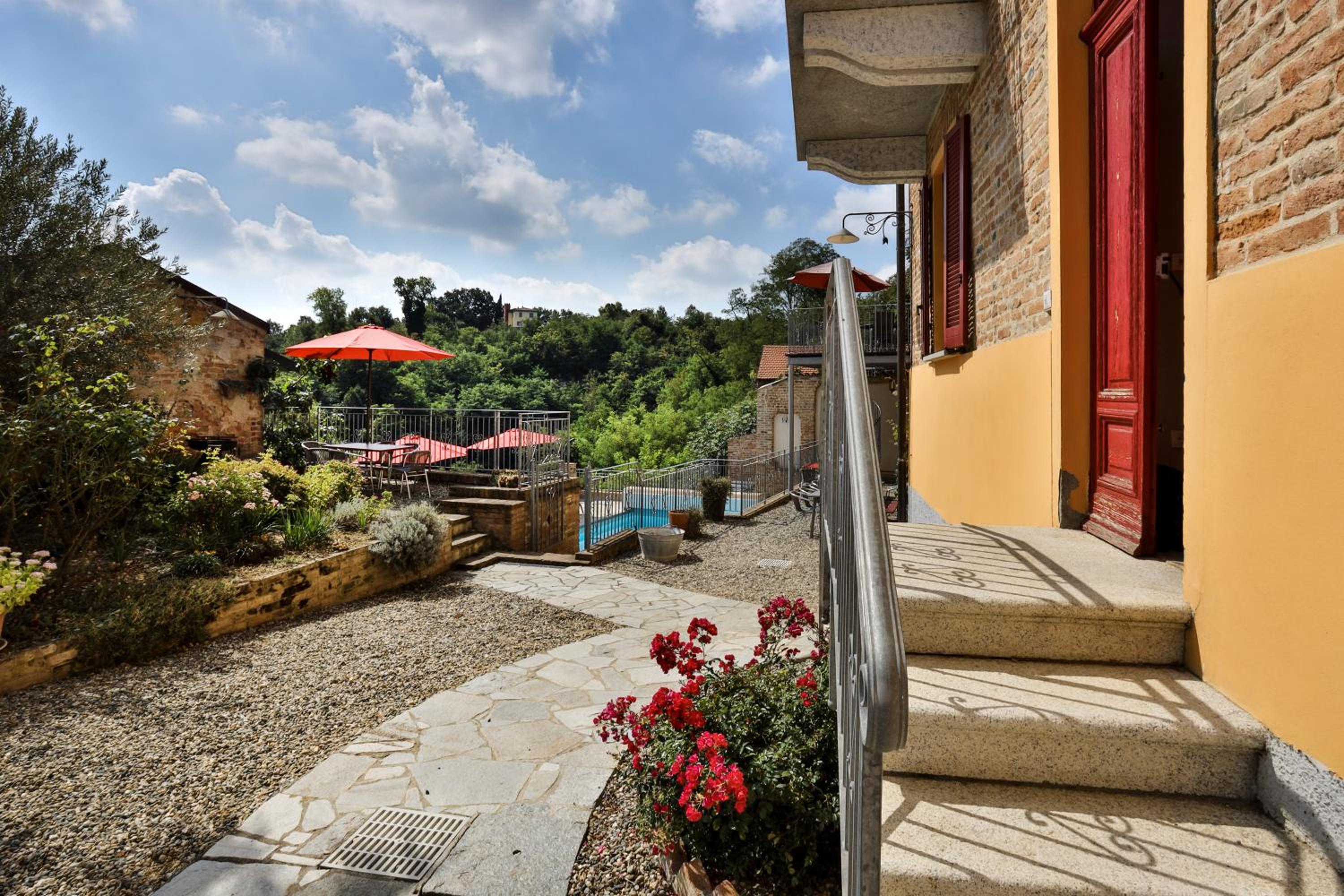 Apartment with Balcony photo 3
