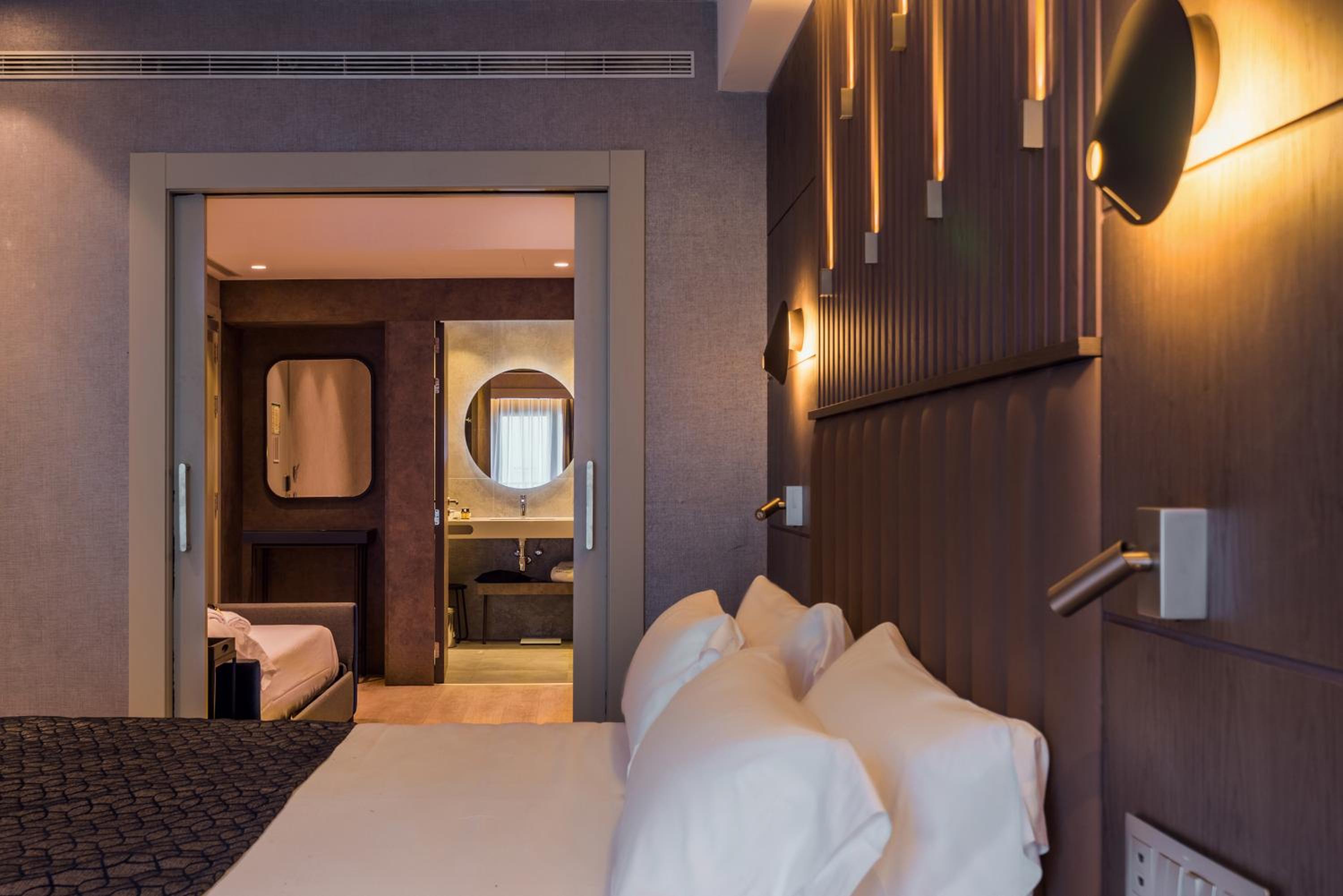 Junior Suite (2 Adults + 1 Child) - Photo 5