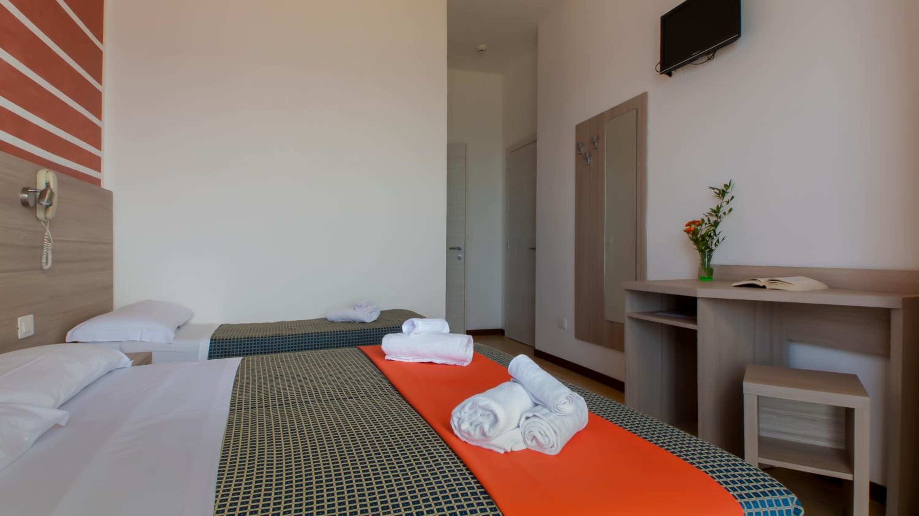 Triple Room with Balcony and Sea View