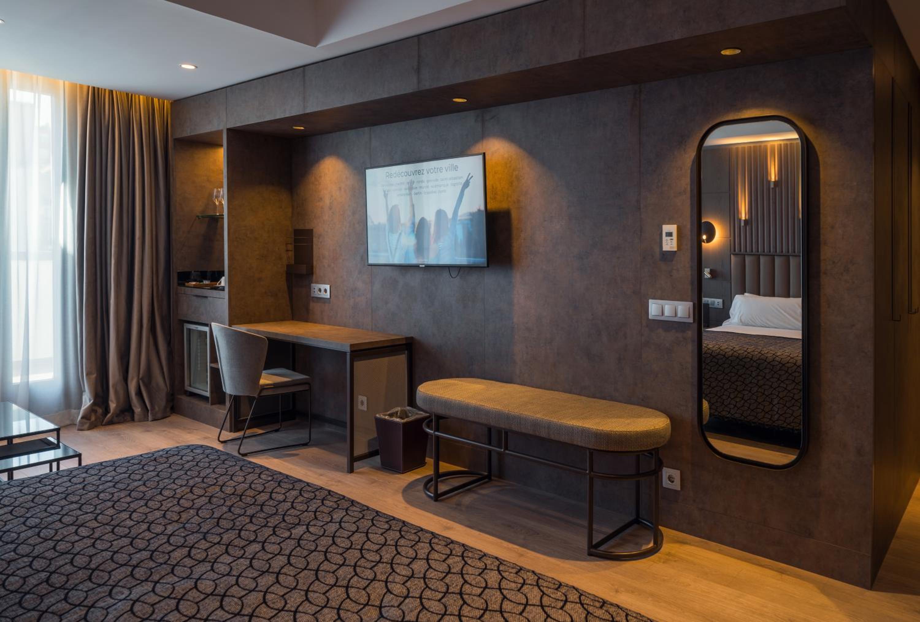 Deluxe Junior Suite with Terrace - Photo 3