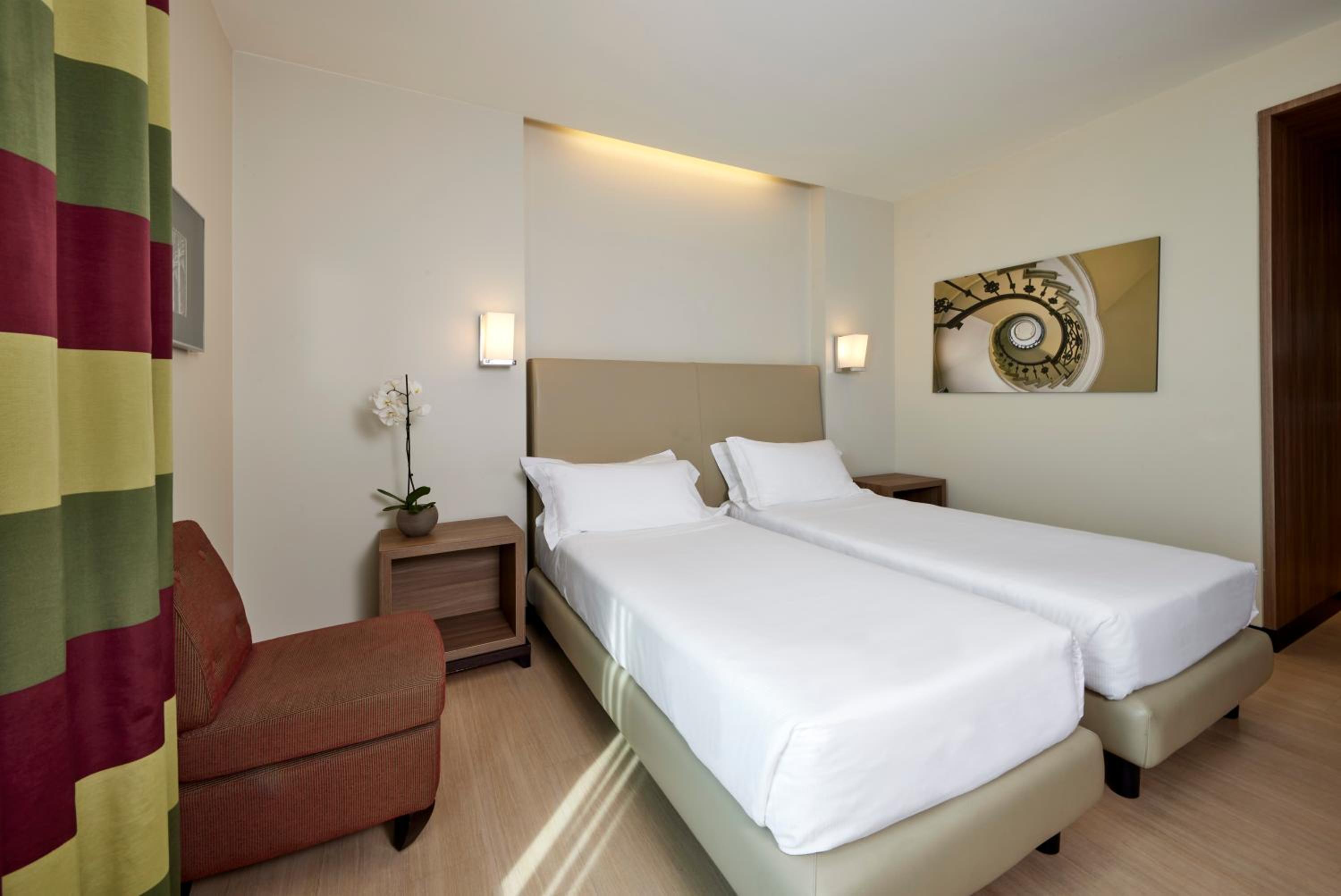 Twin Room - Photo 5