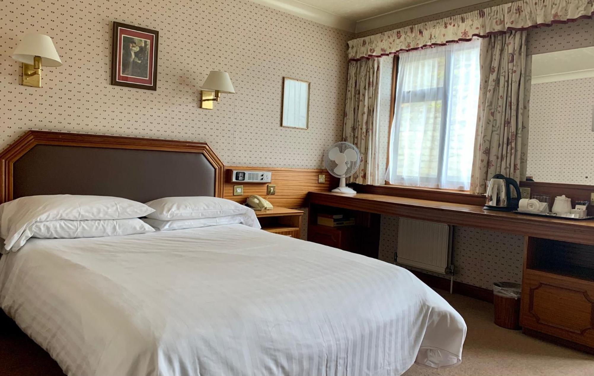 Double Room with Private Bathroom - Photo 2