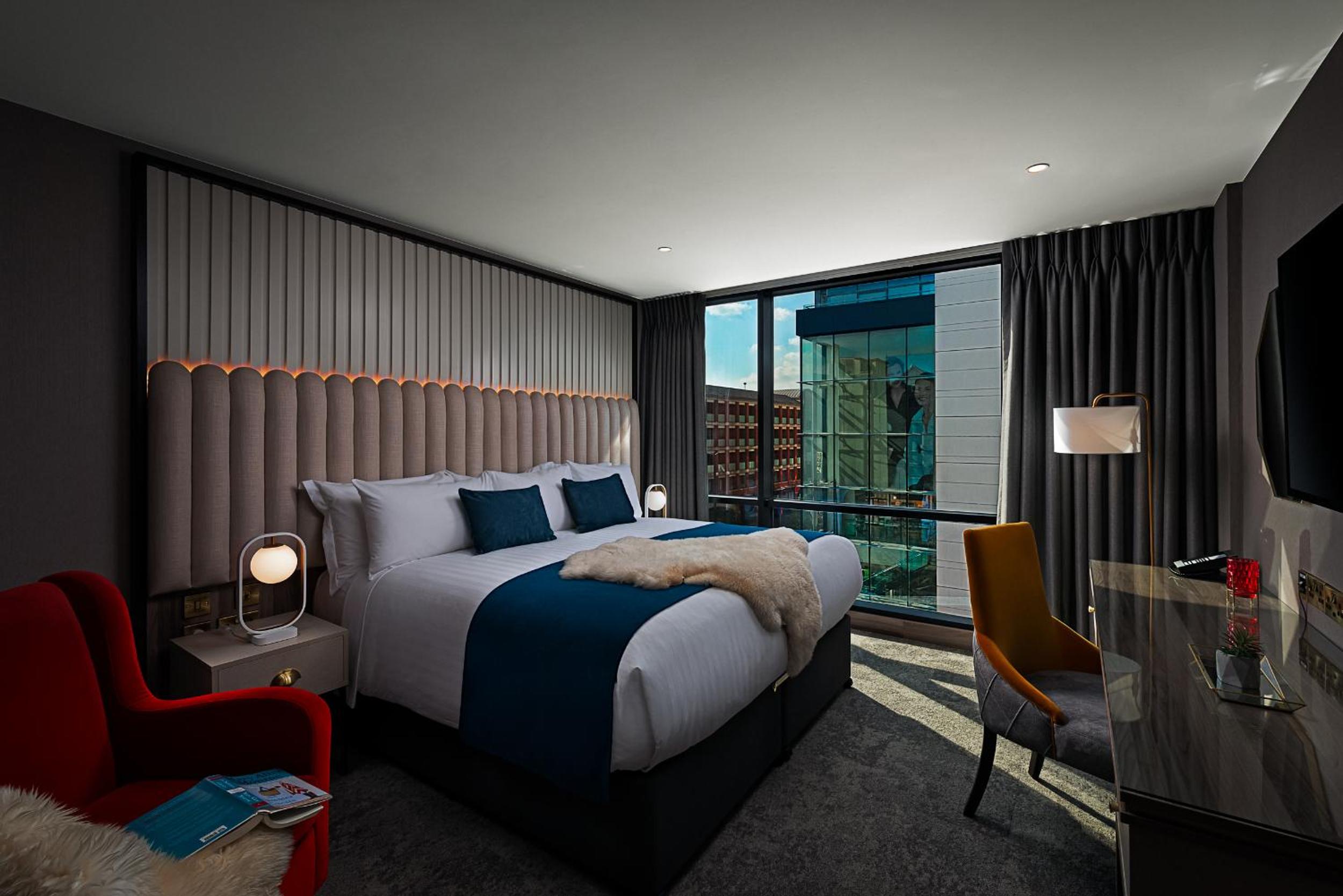 Deluxe King Room - Photo 8