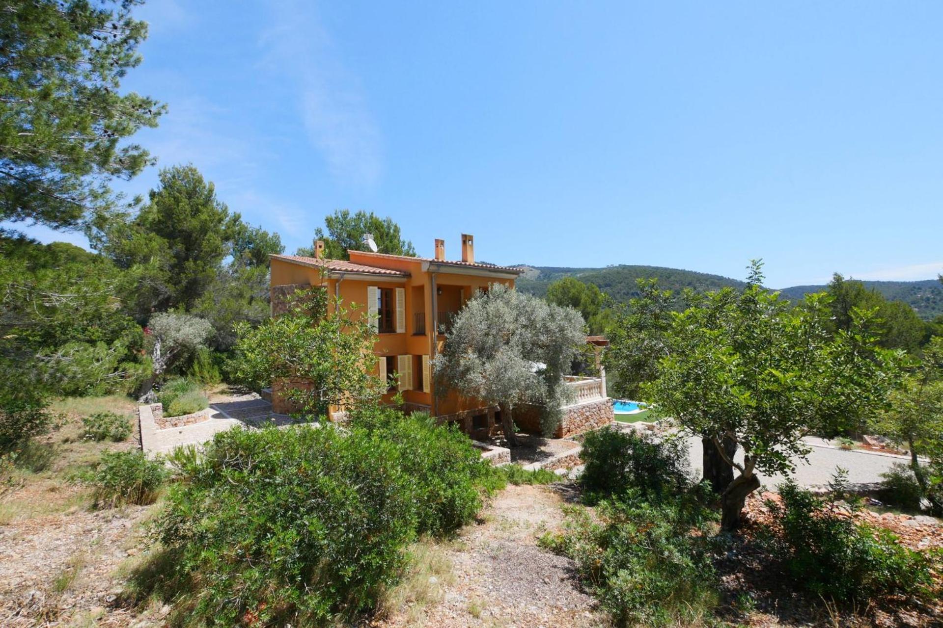 Three-Bedroom House photo 2