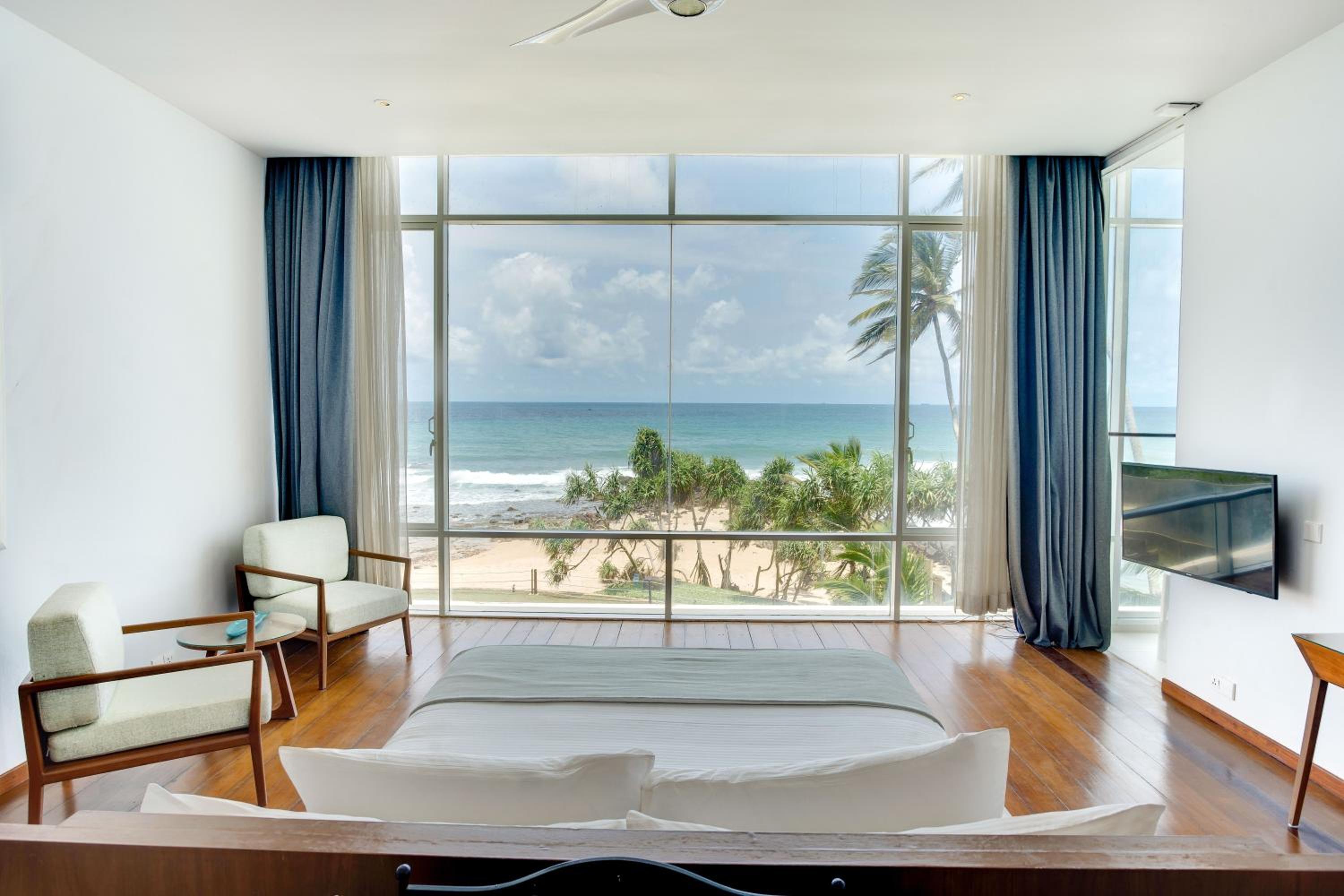 Mora - Deluxe Room with Ocean View photo 2