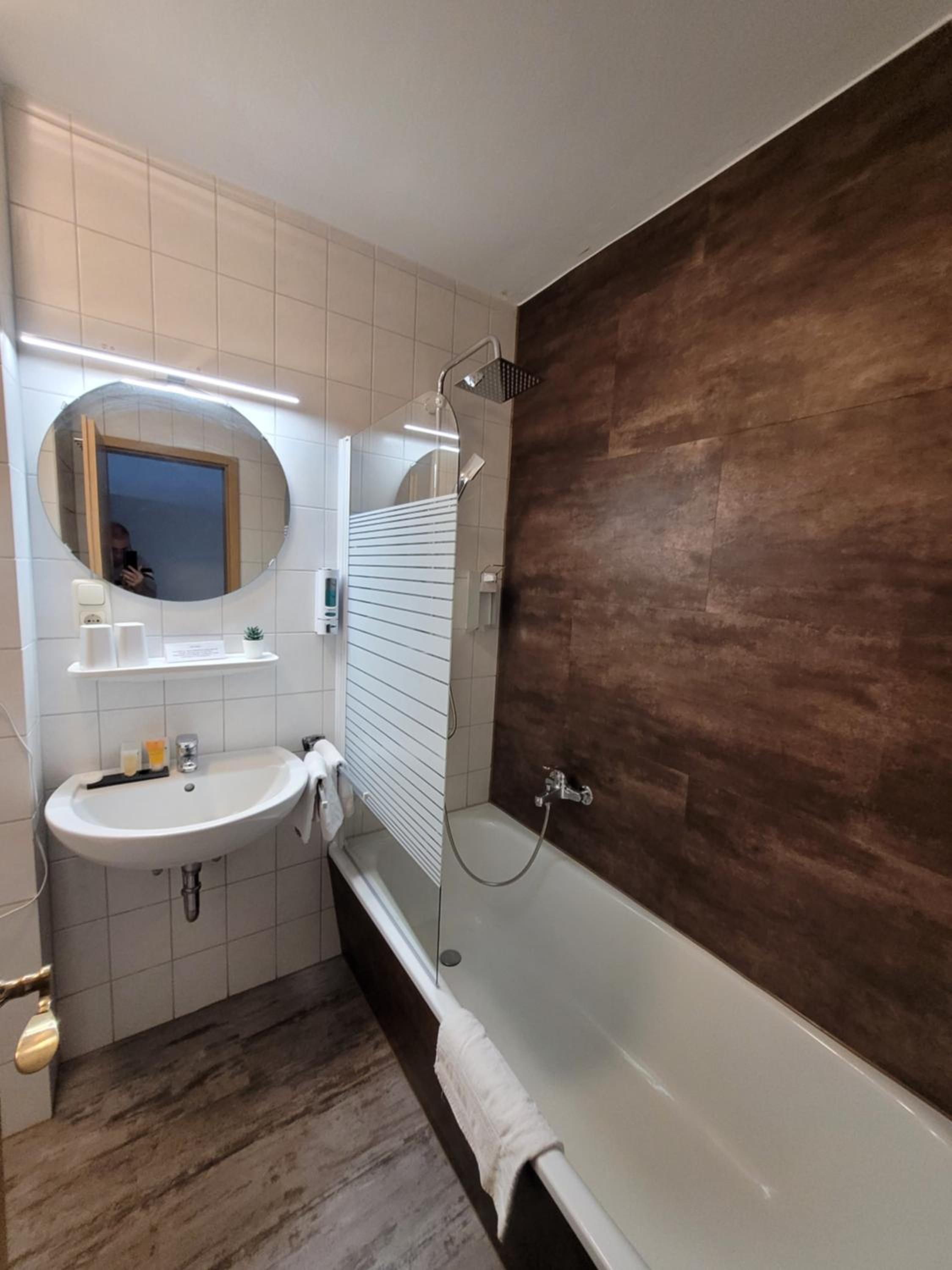 Standard Double Room - Photo 4