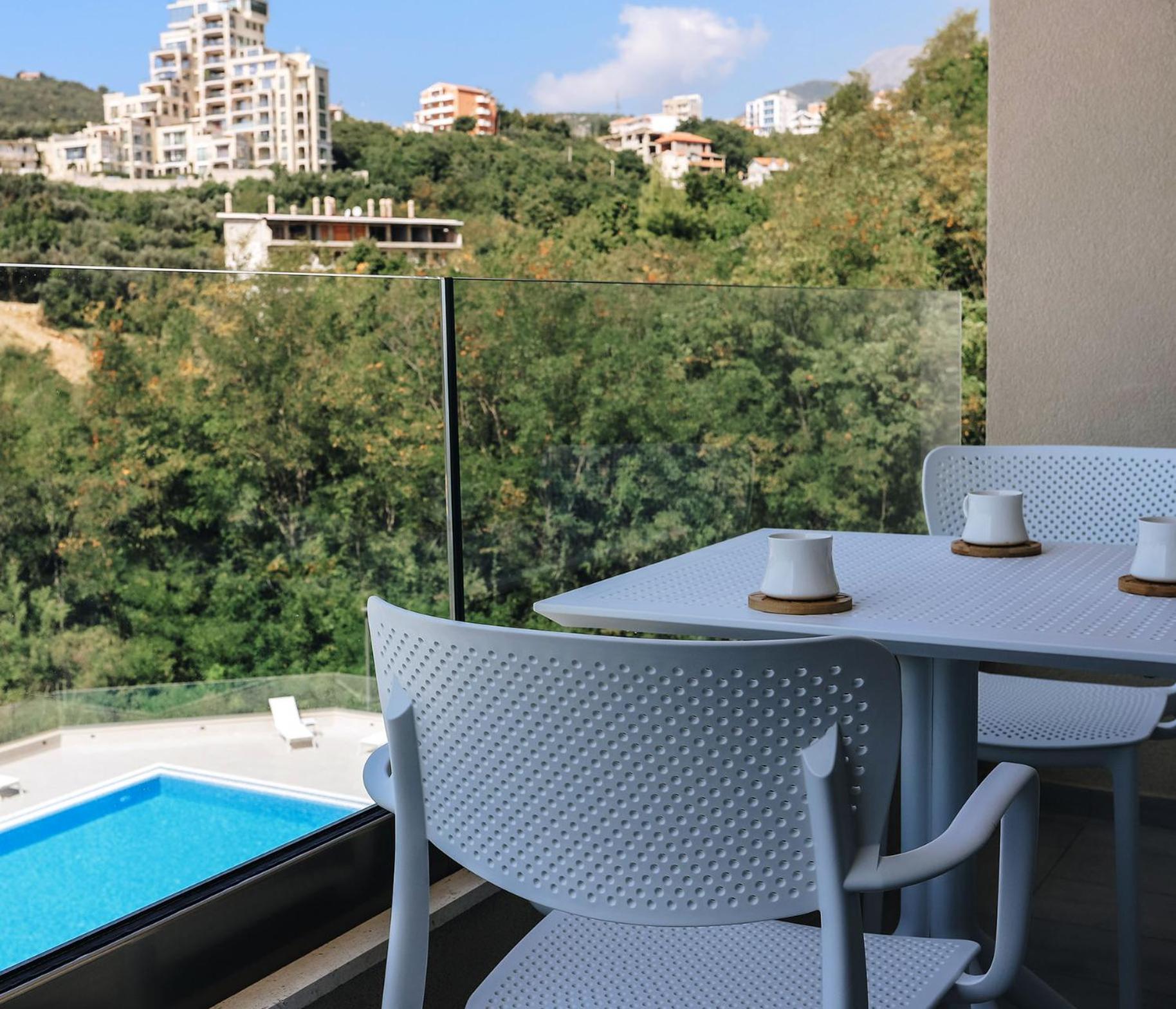 One-Bedroom Apartment With Balcony And Sea View photo 3