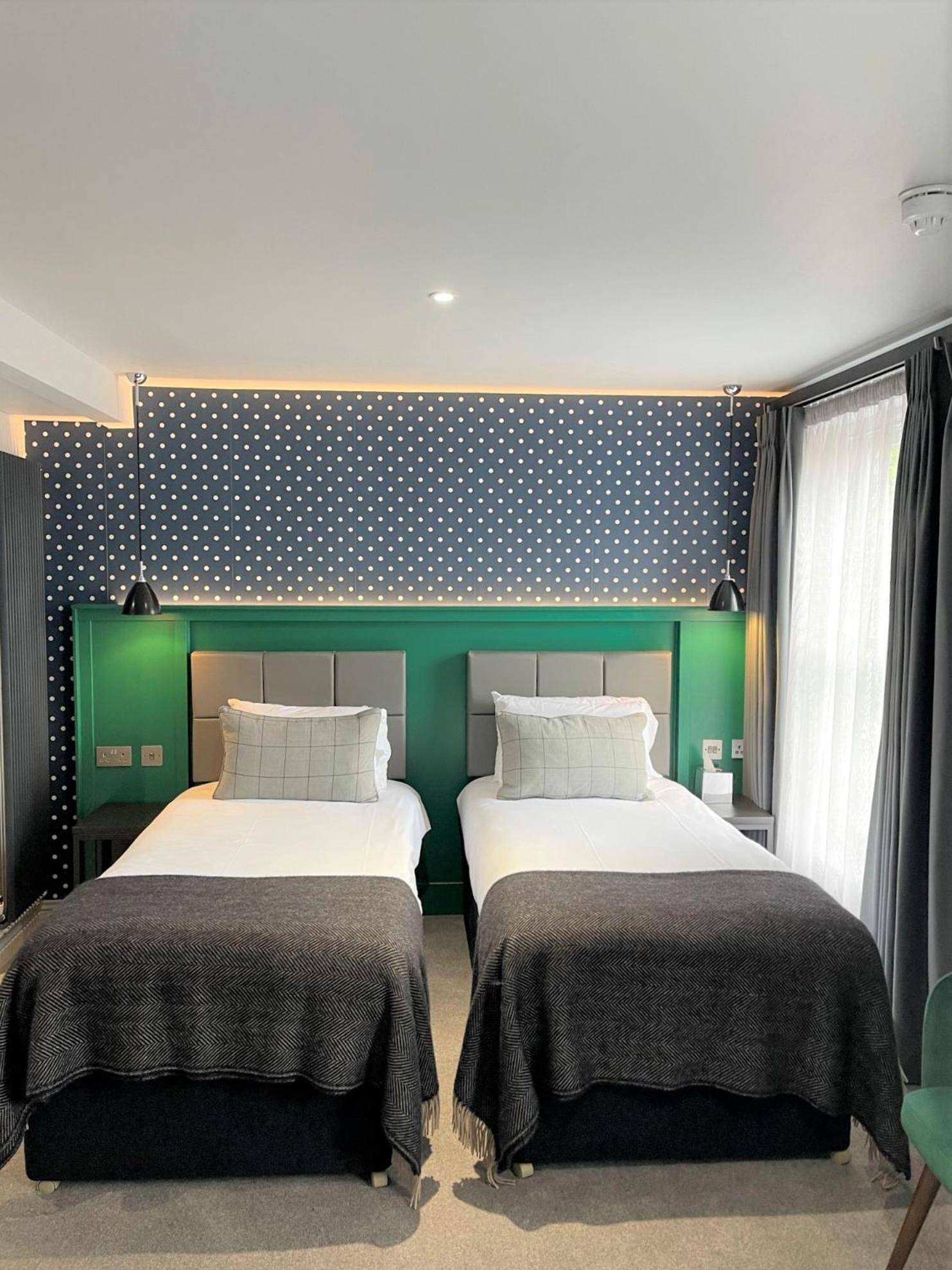 Twin Room - Photo 3