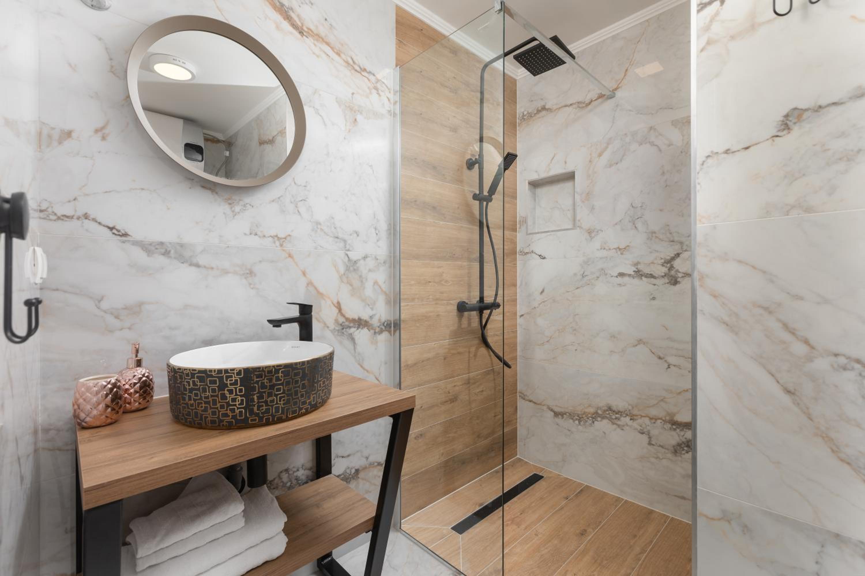 Studio with Spa Bath - Photo 25