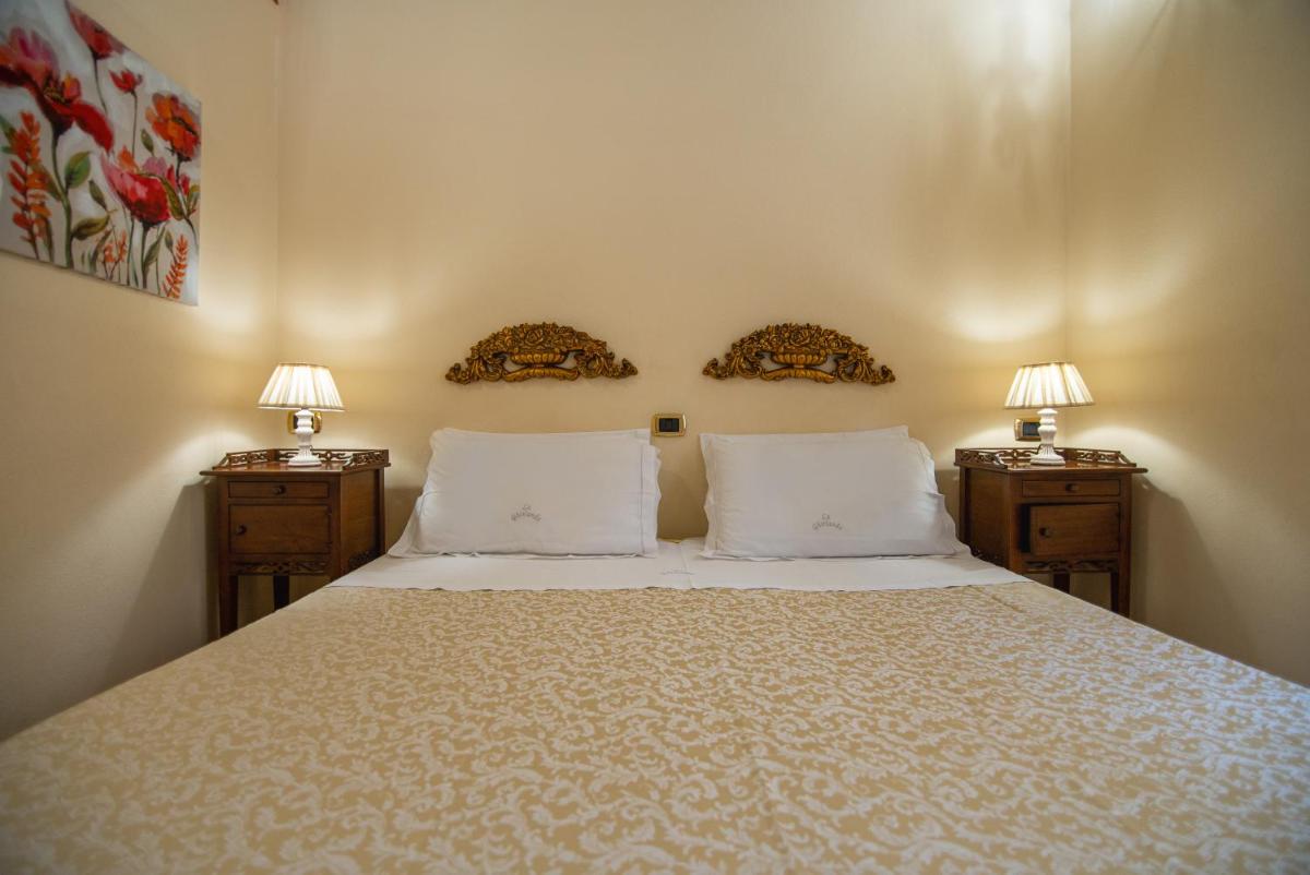 Double or Twin Room with City View photo 3