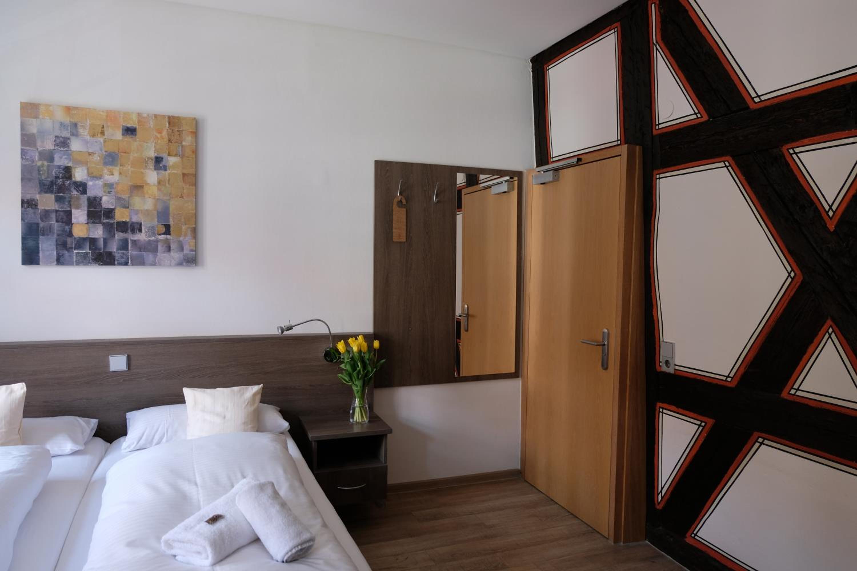 Double Room with Private Bathroom - Photo 7