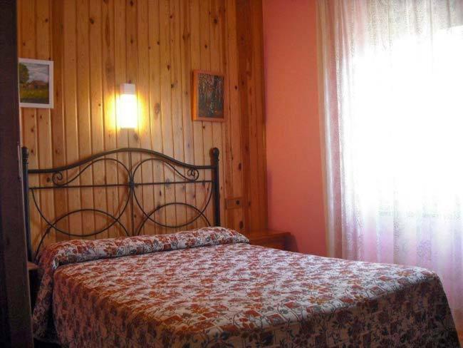 Queen Room photo 2