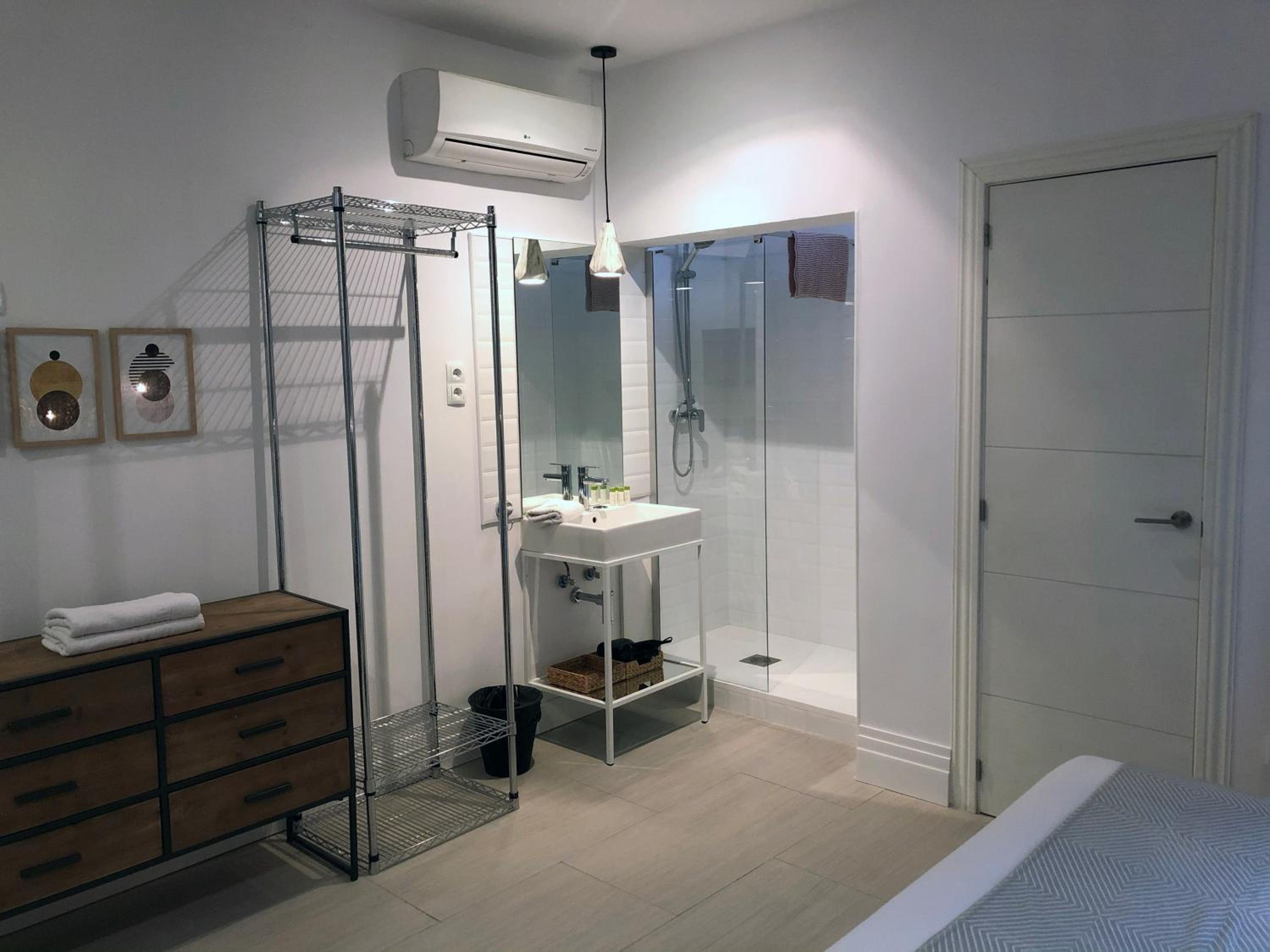 Double Room With Private Bathroom photo 2