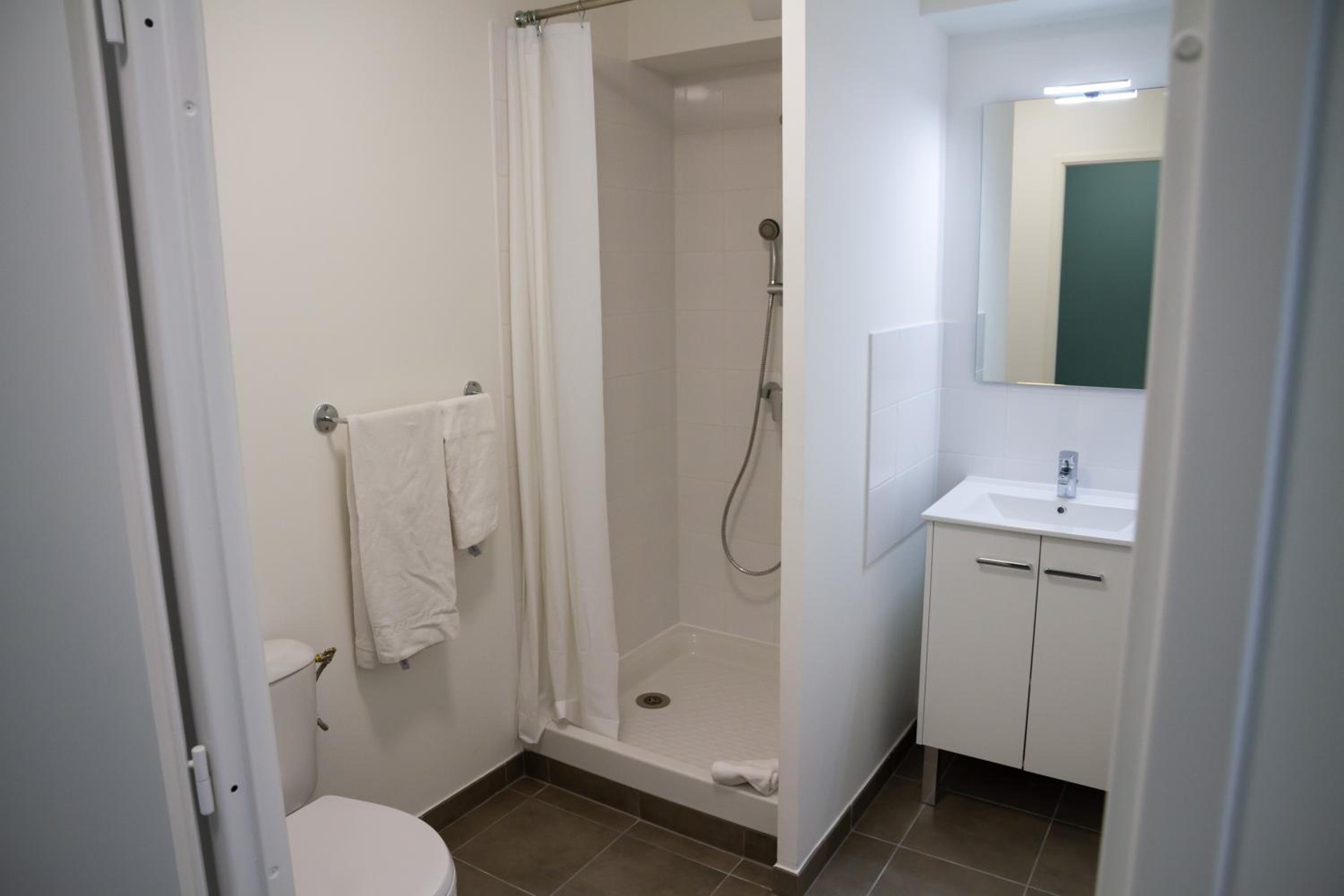 Twin Room - Photo 9