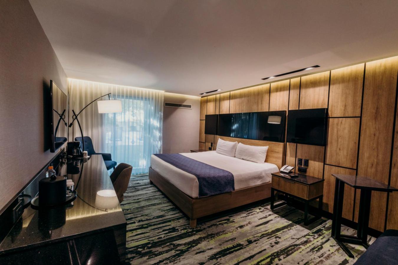 Superior King Room - Photo 10