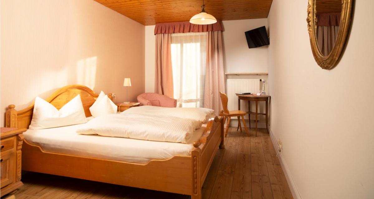 Twin Room with Balcony - Photo 4