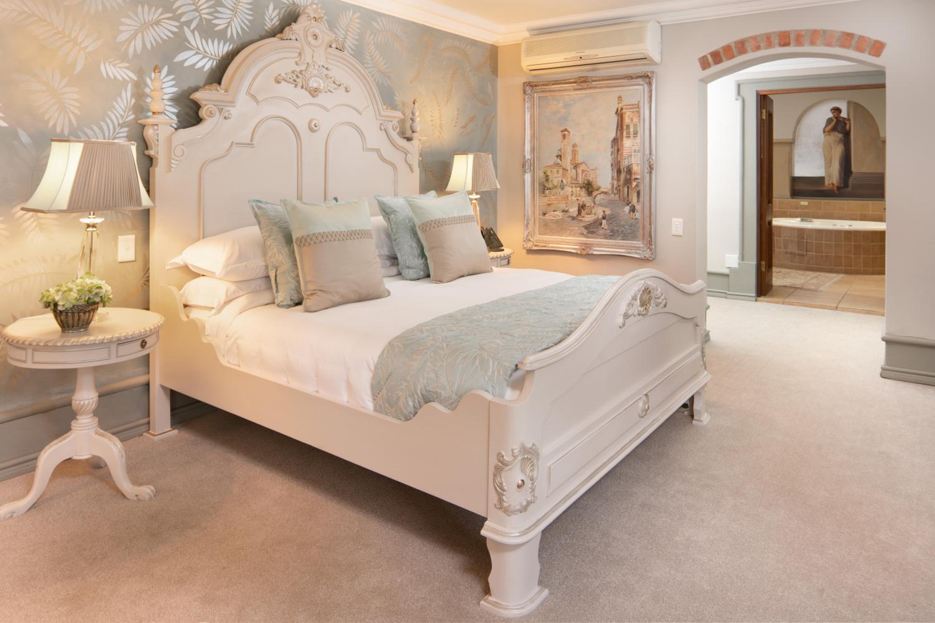 Honeymoon Suite
