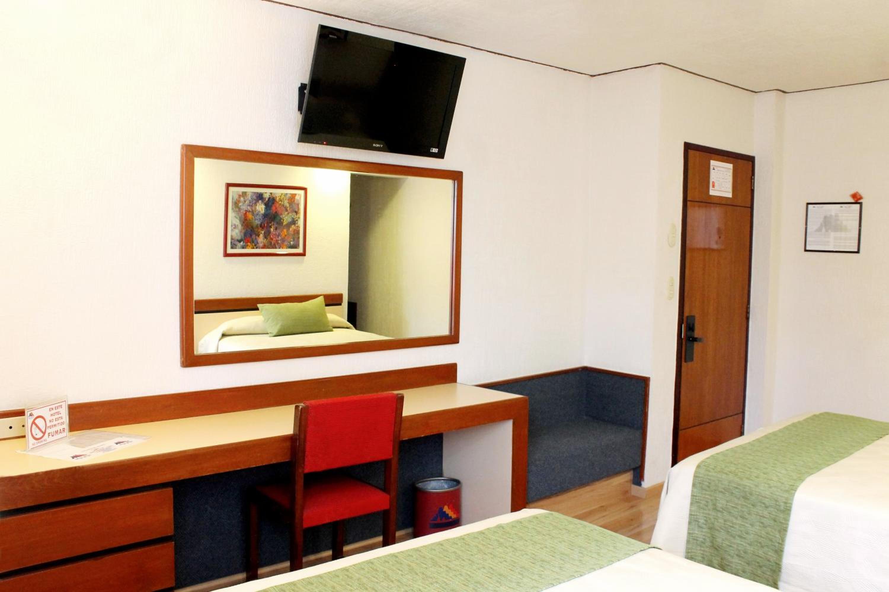 Double Room with Two Double Beds photo 2