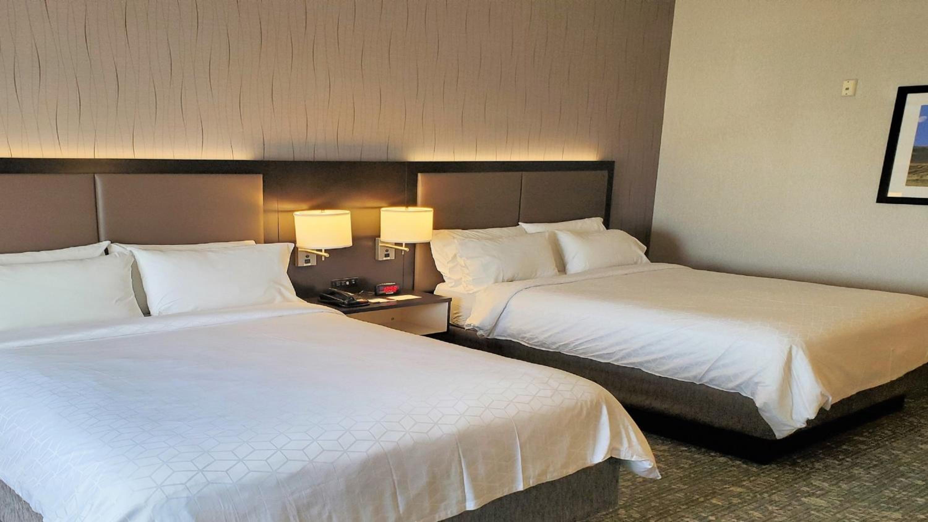 Suite with Two Queen Beds and Roll-in Shower - Communications Access - Photo 1