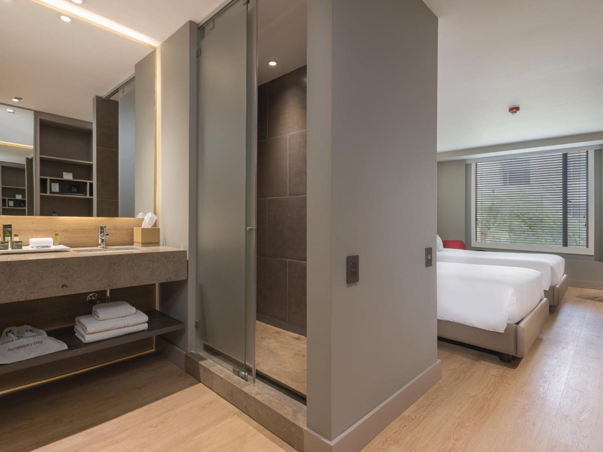 Deluxe Twin Room photo 3