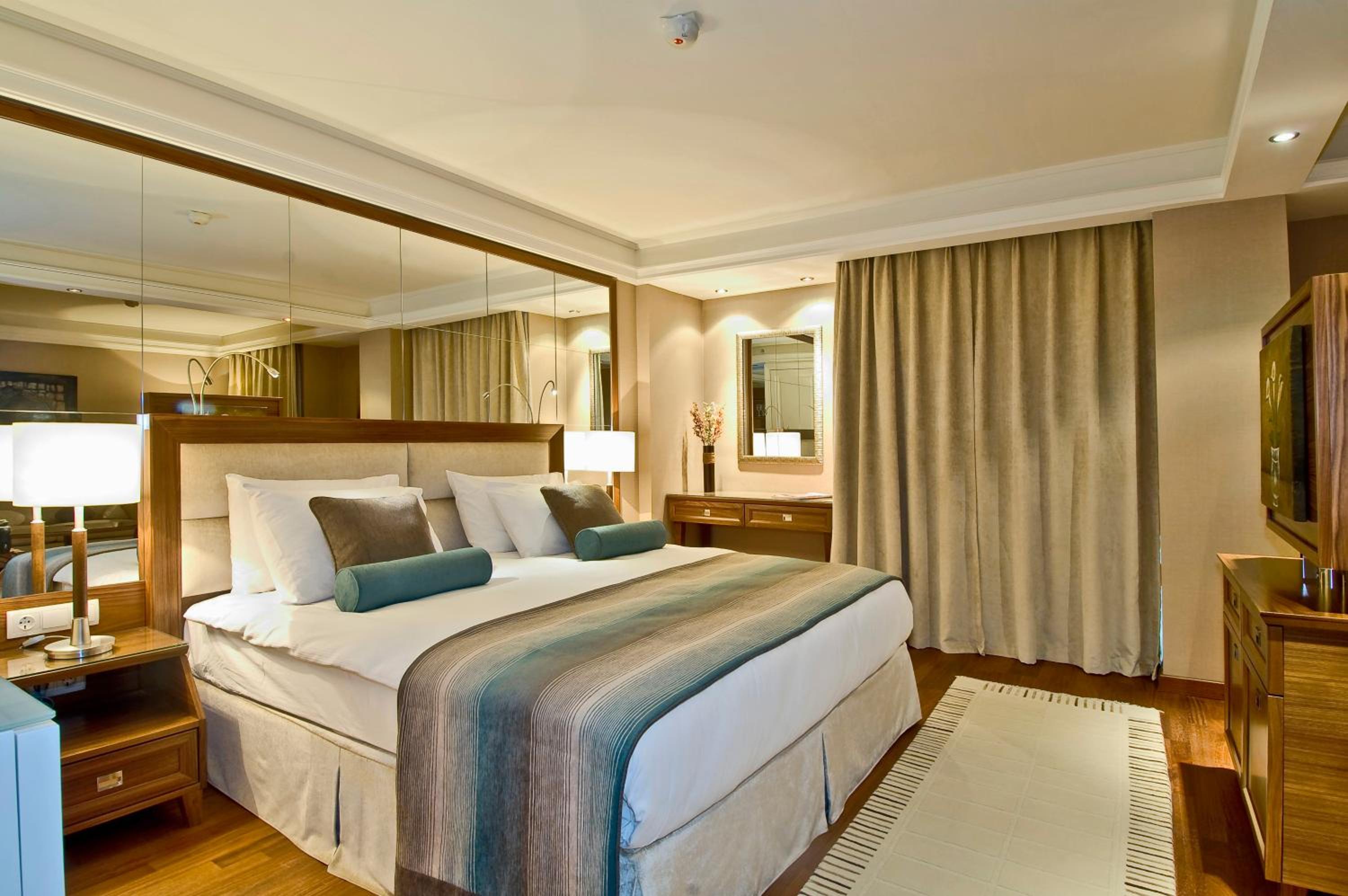 Standard Double or Twin Room - Photo 7