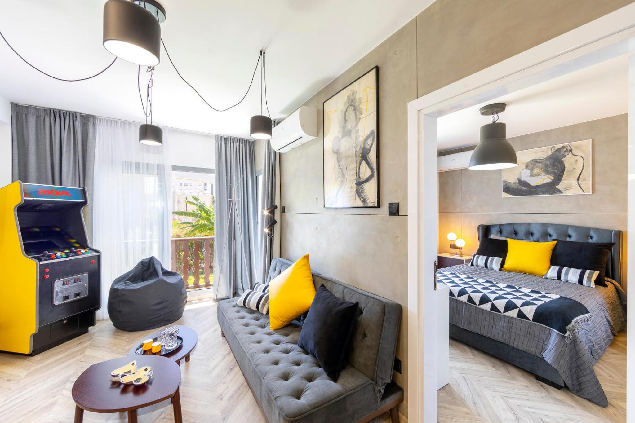 Urban Chic One Bedroom Apartment D222 - Photo 1