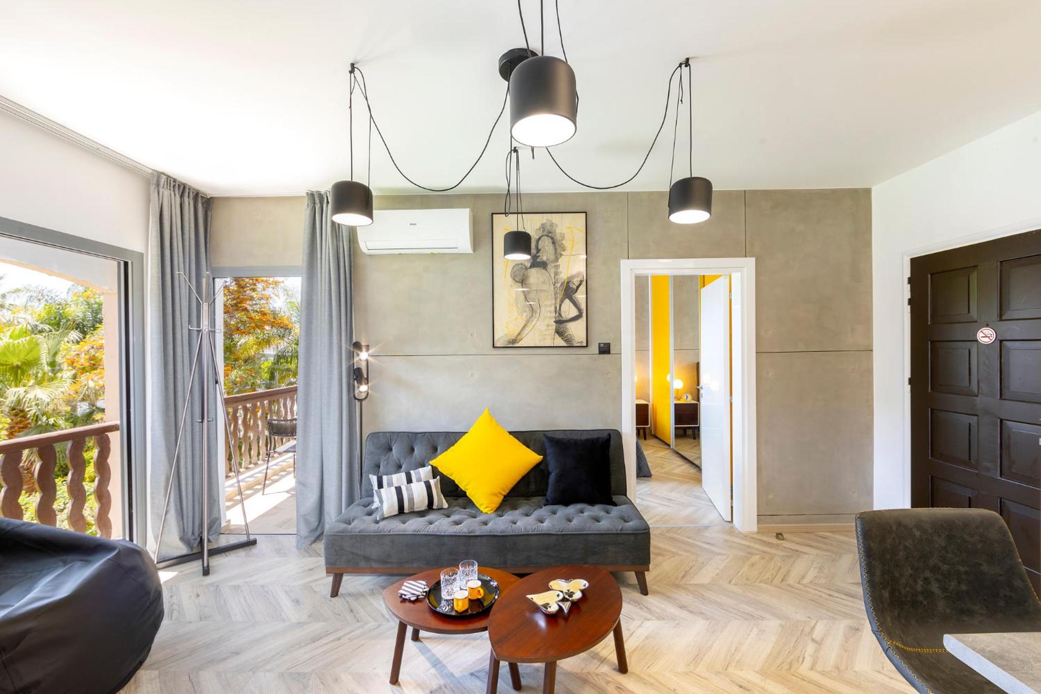 Urban Chic One Bedroom Apartment D222 - Photo 20
