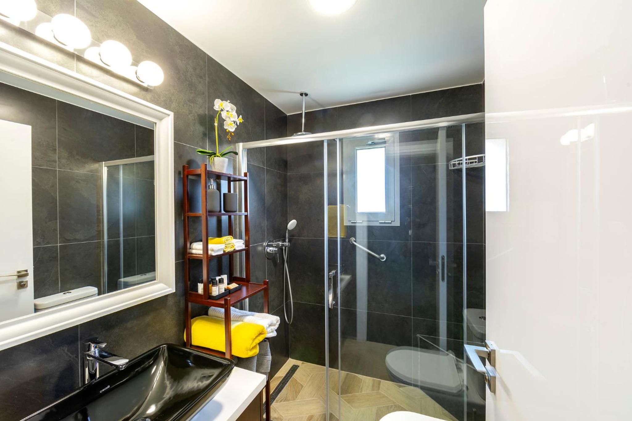 Urban Chic One Bedroom Apartment D222 - Photo 22