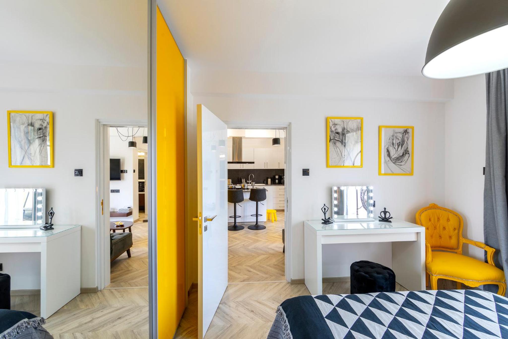 Urban Chic One Bedroom Apartment D222 - Photo 3