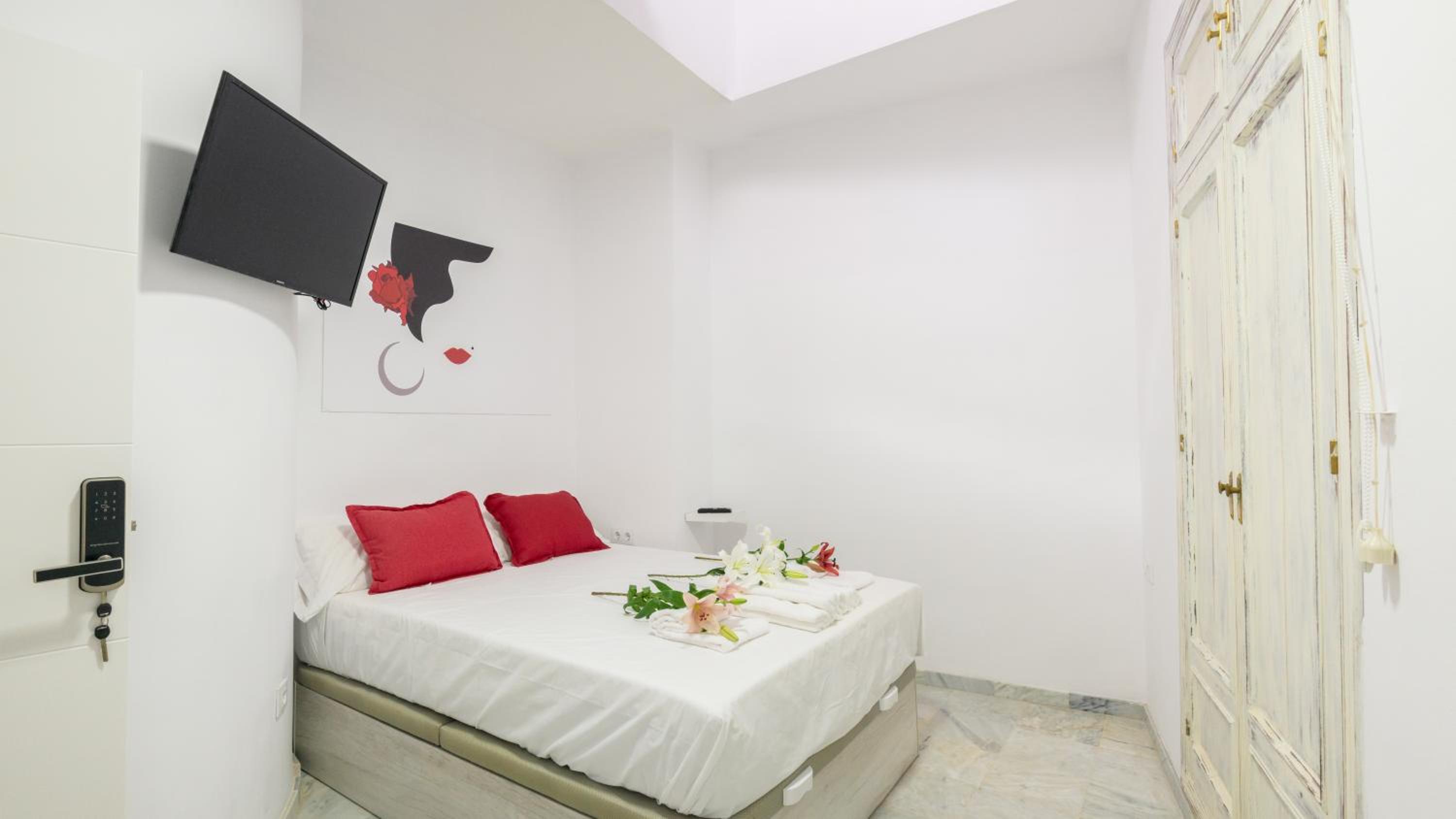 Standard Double Room - Photo 5