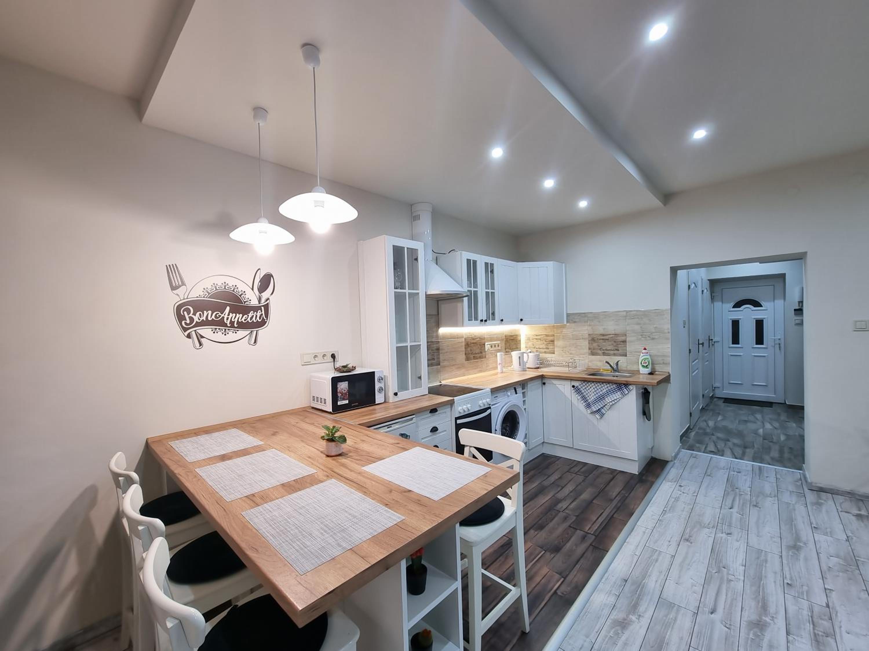 One-Bedroom Apartment - Photo 11