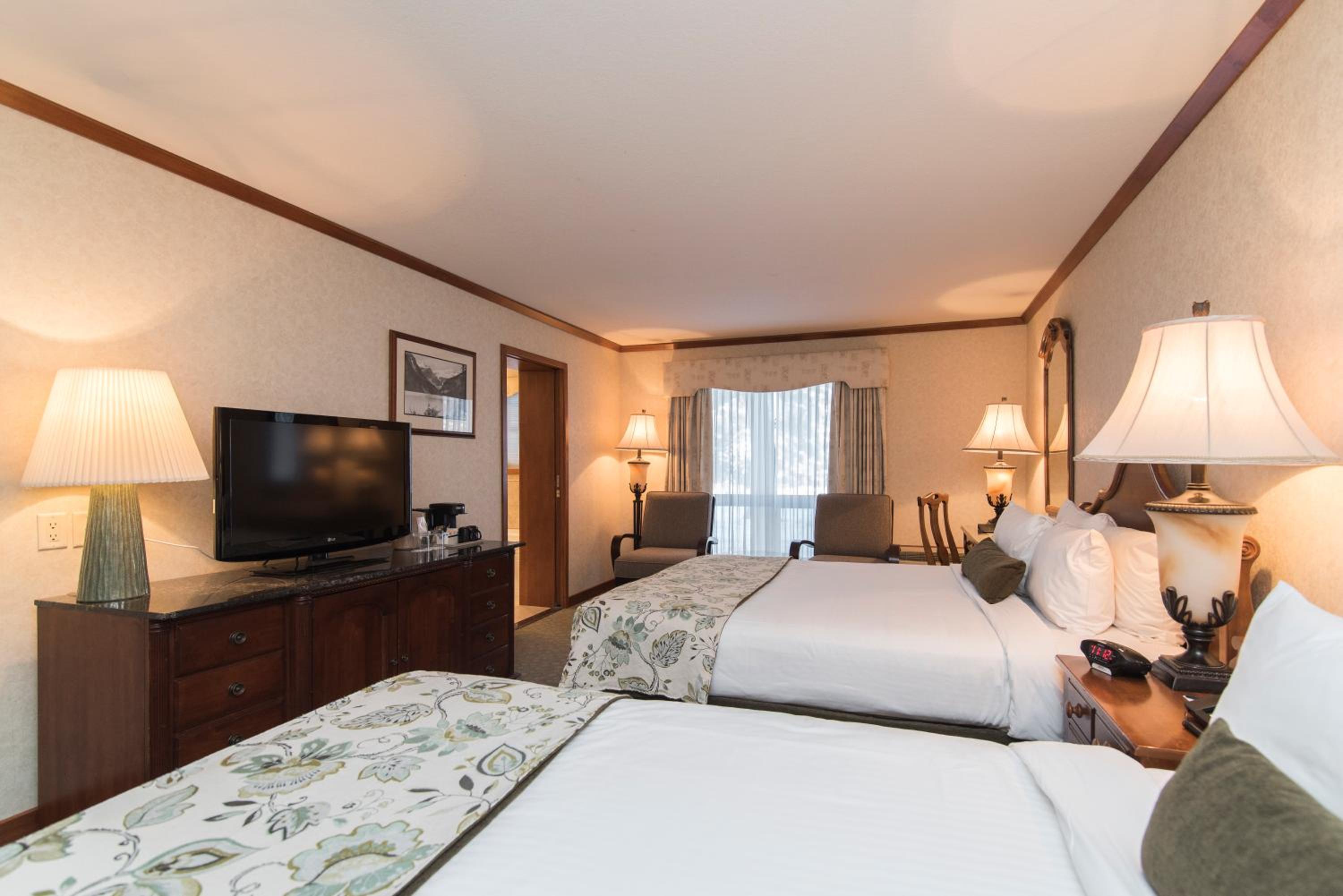 Deluxe Room with Two Queen Beds - Photo 8