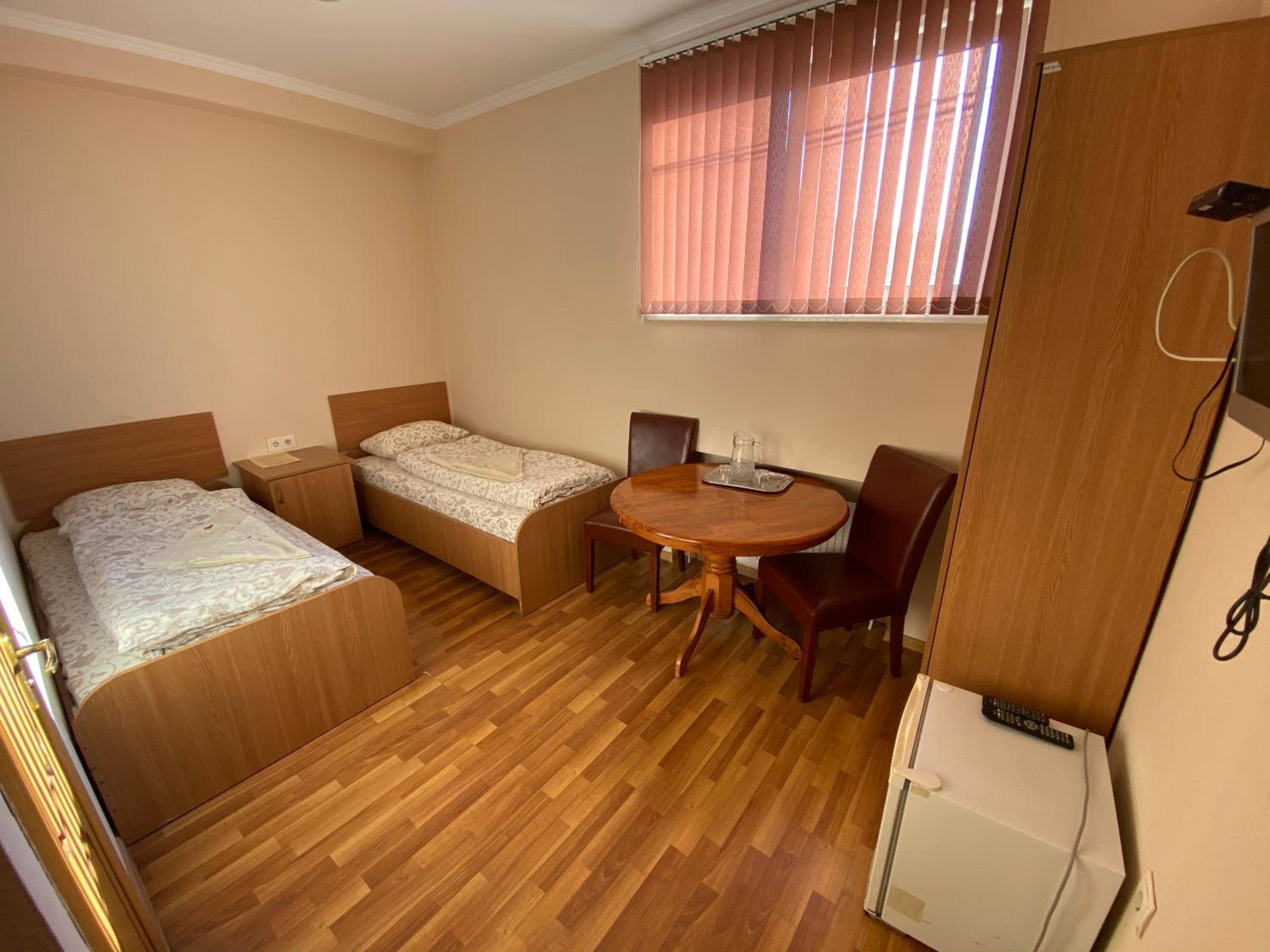 Standard Twin Room photo 2