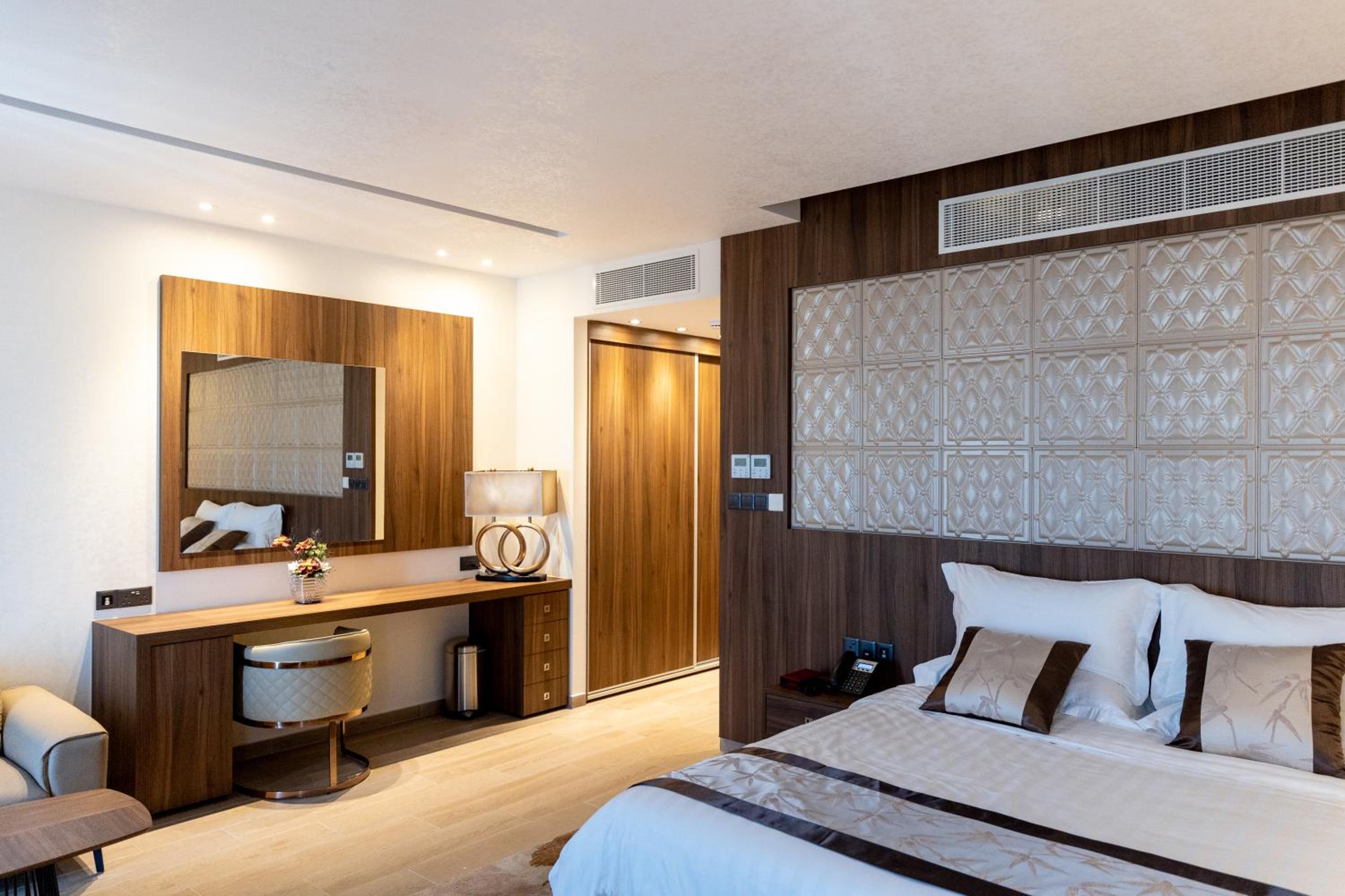 Suite City View with Business Lounge Access