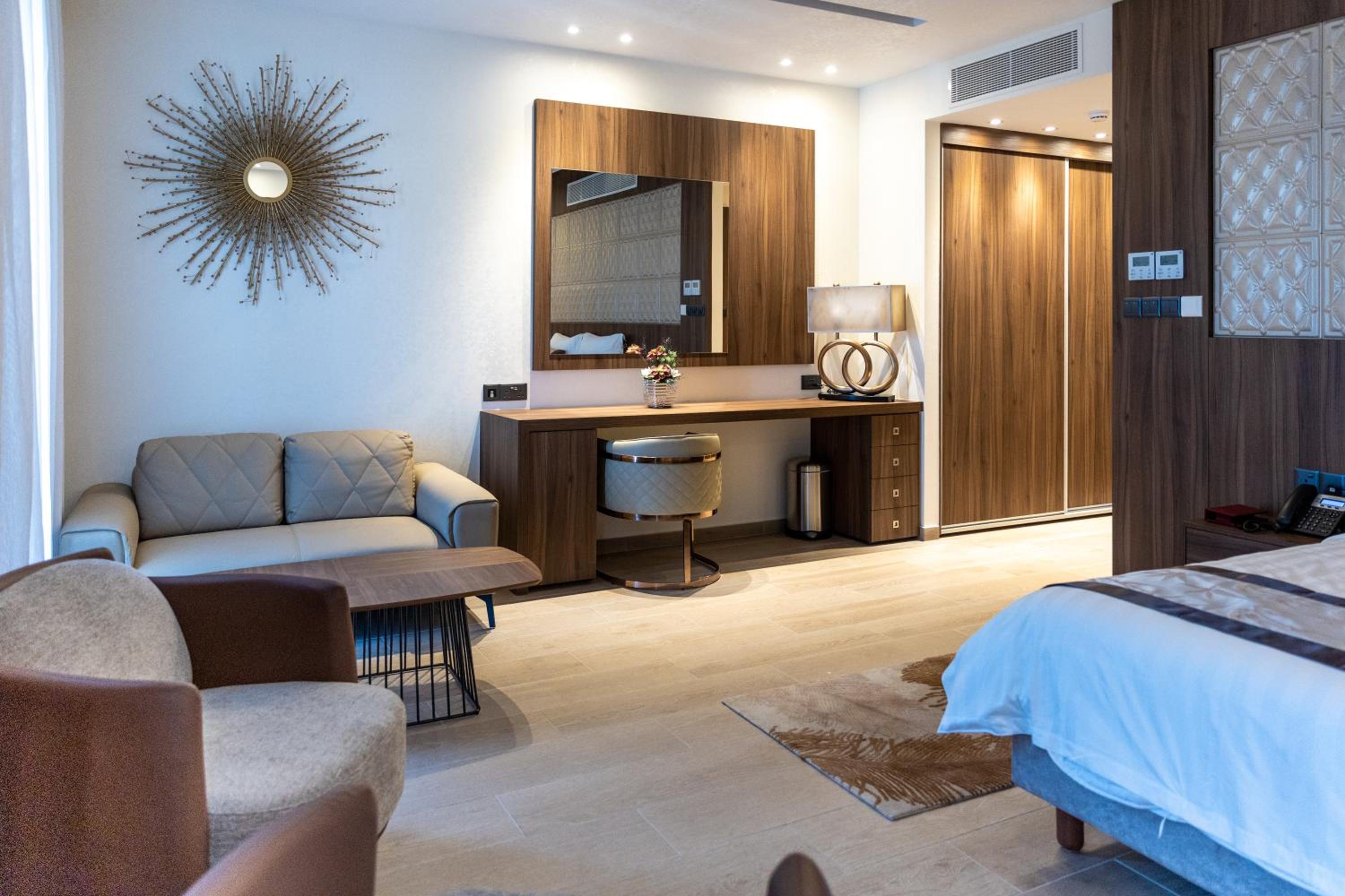 Suite City View with Business Lounge Access