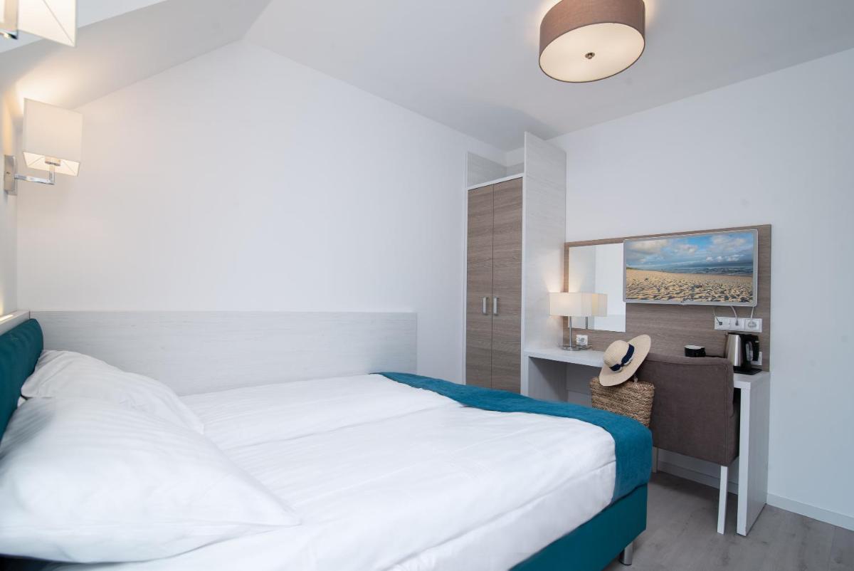 Double Room with Balcony - Photo 5