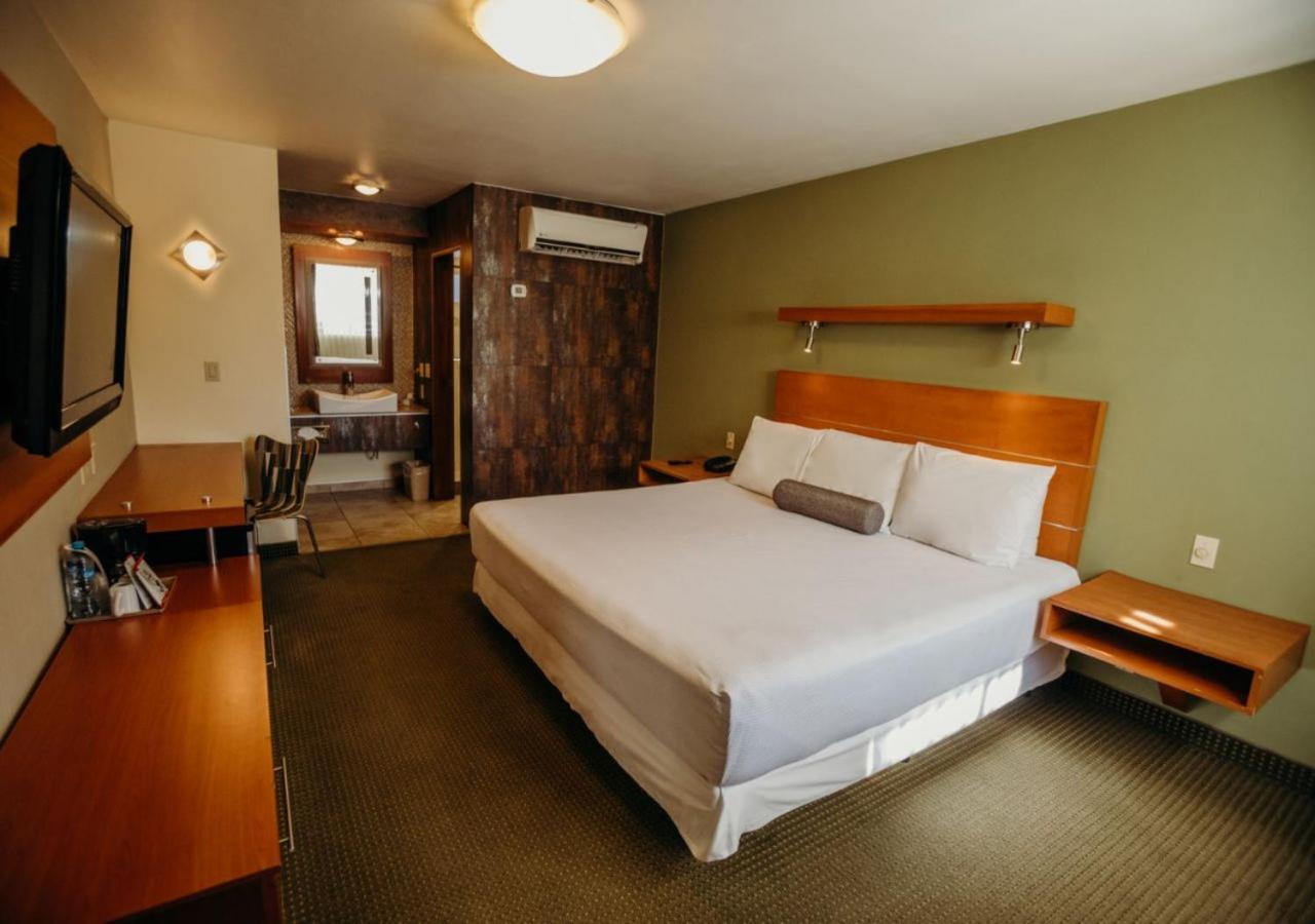 Deluxe Room - Photo 5