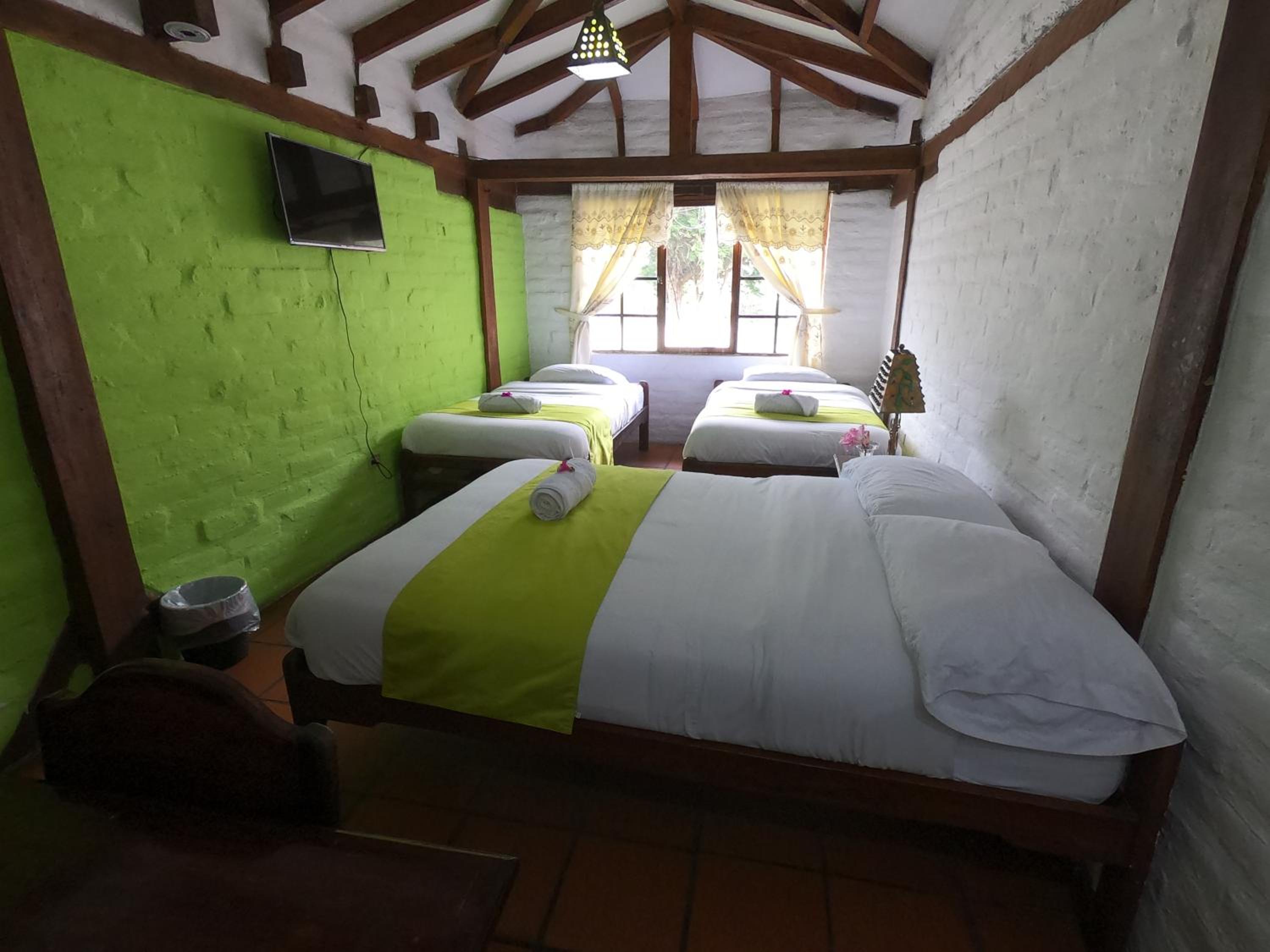 Quadruple Room with Private Bathroom photo 3