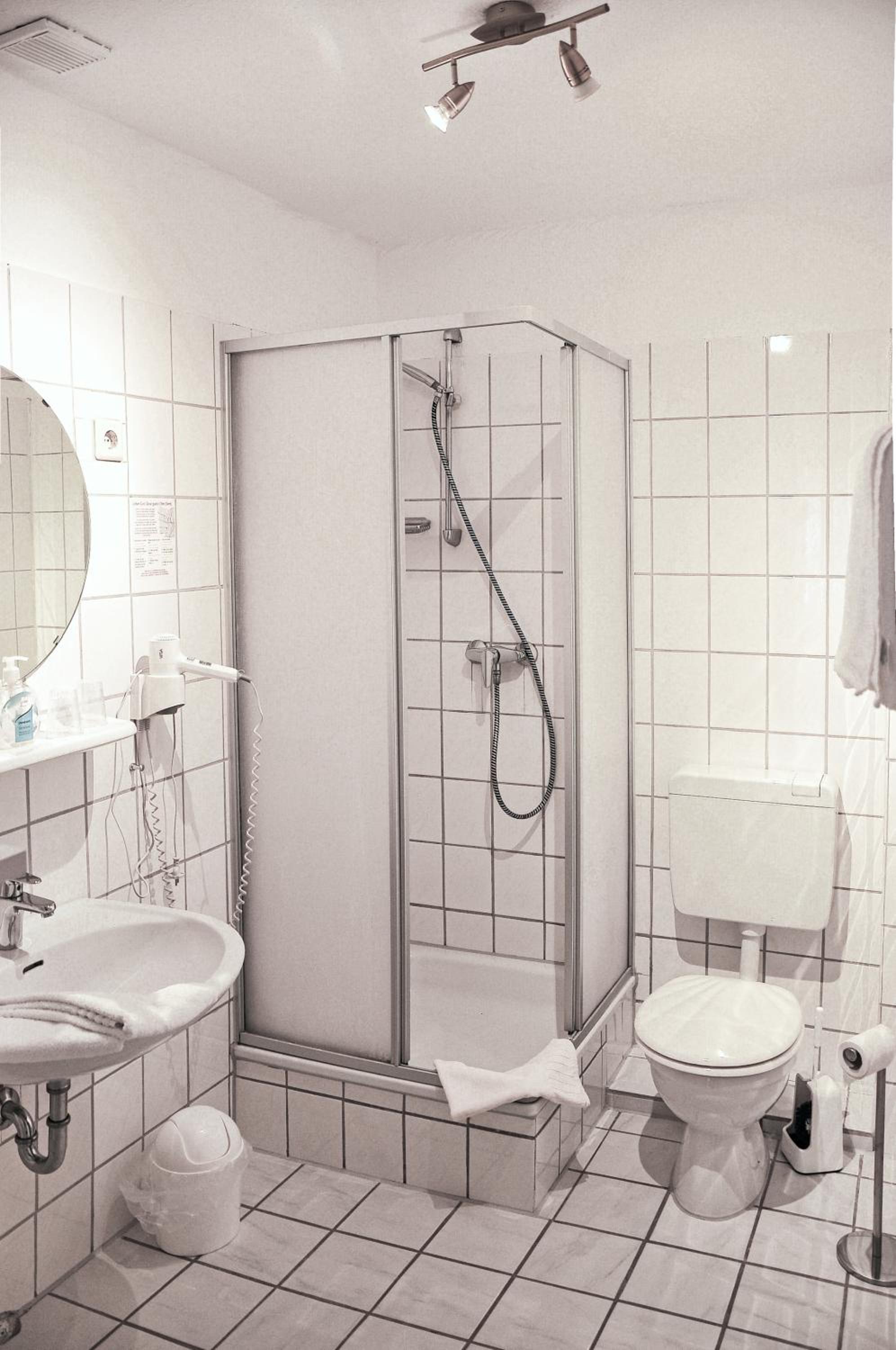 Single Room photo 2