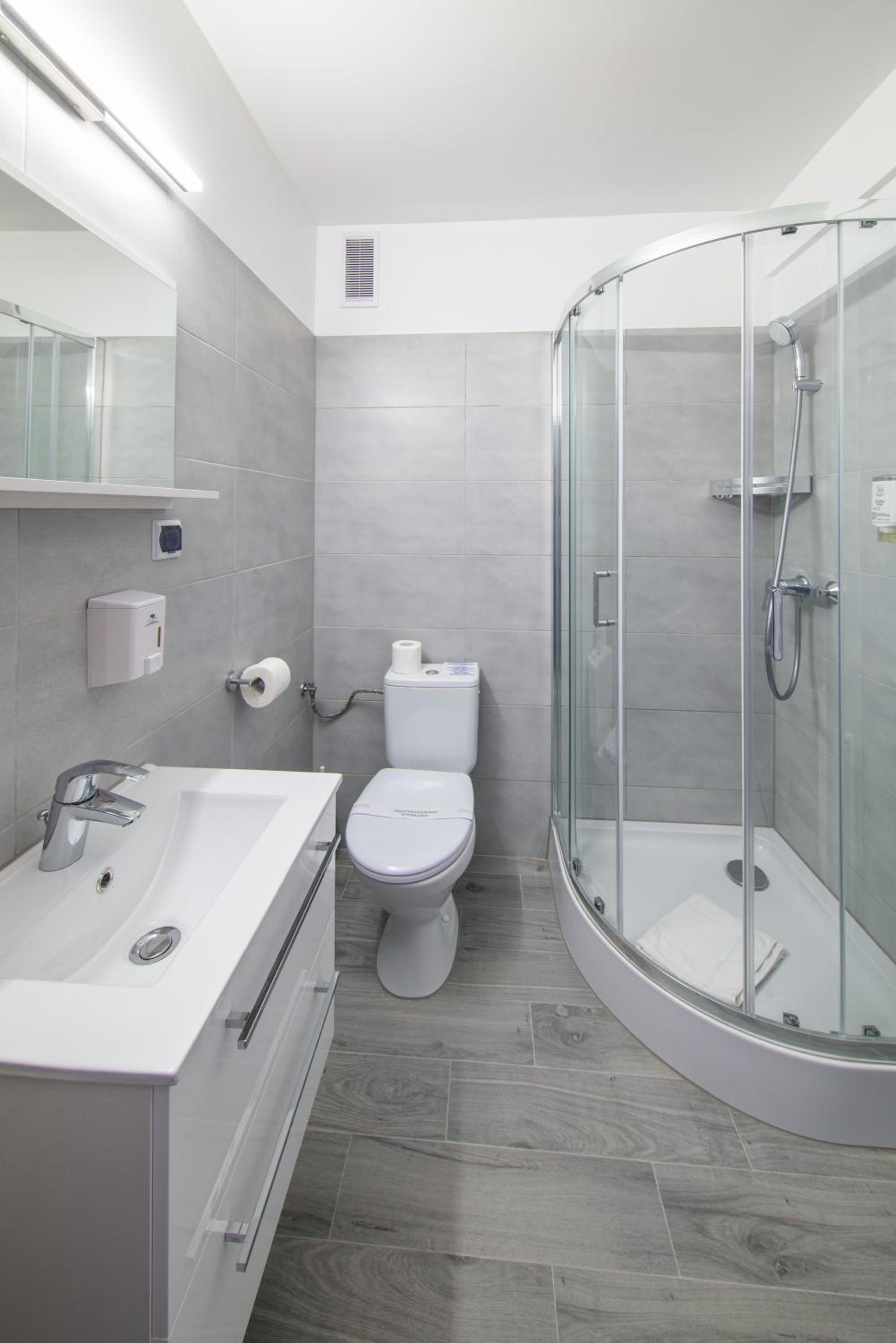 Double or Twin Room - Photo 3